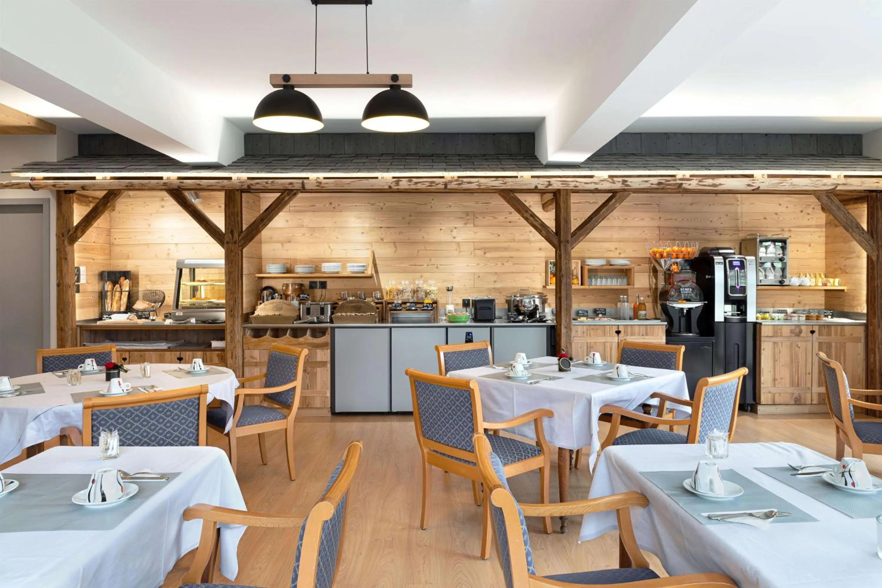 Restaurant/places to eat in Brit Hotel Florimont