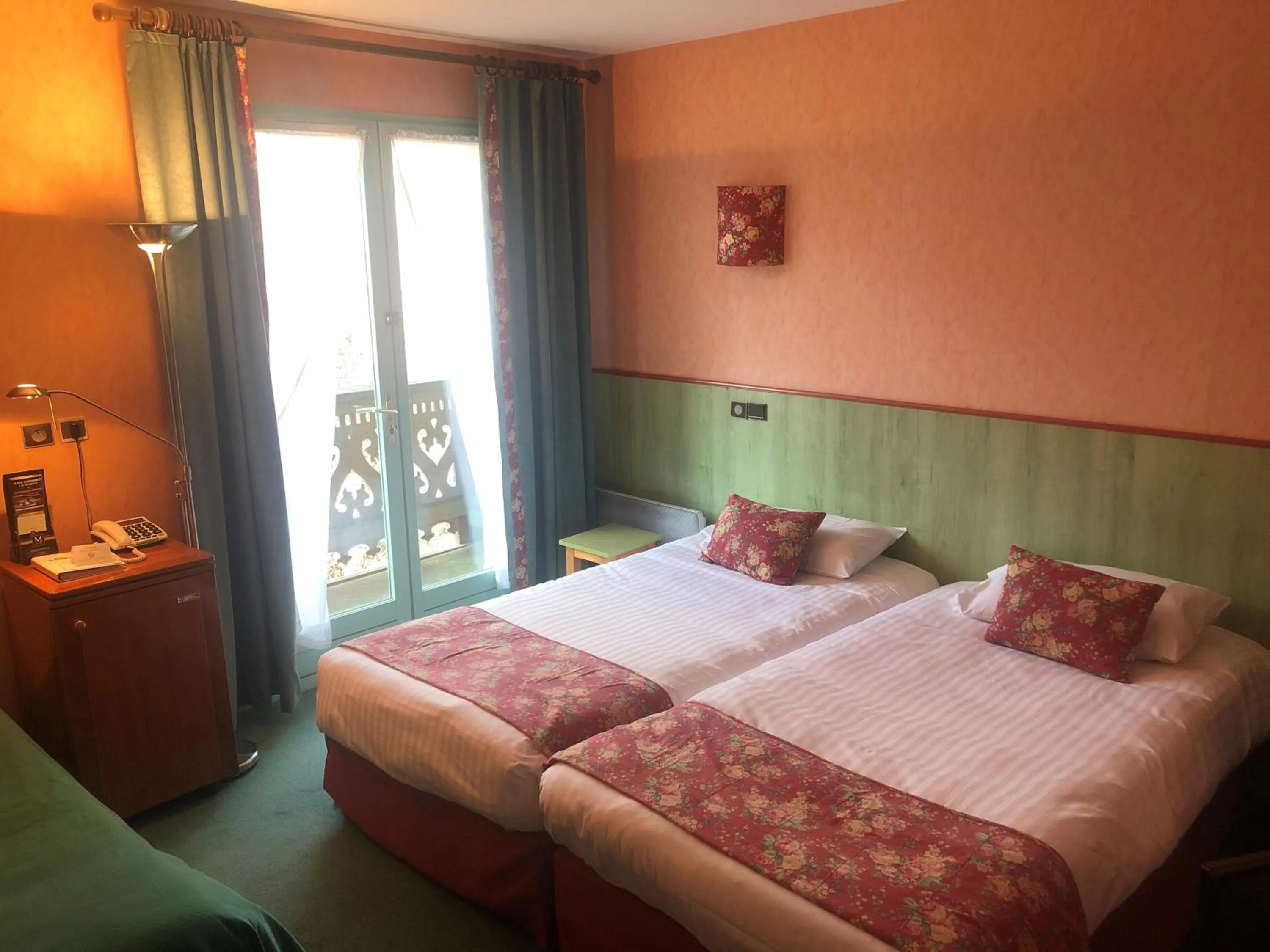 Bed in Brit Hotel Florimont