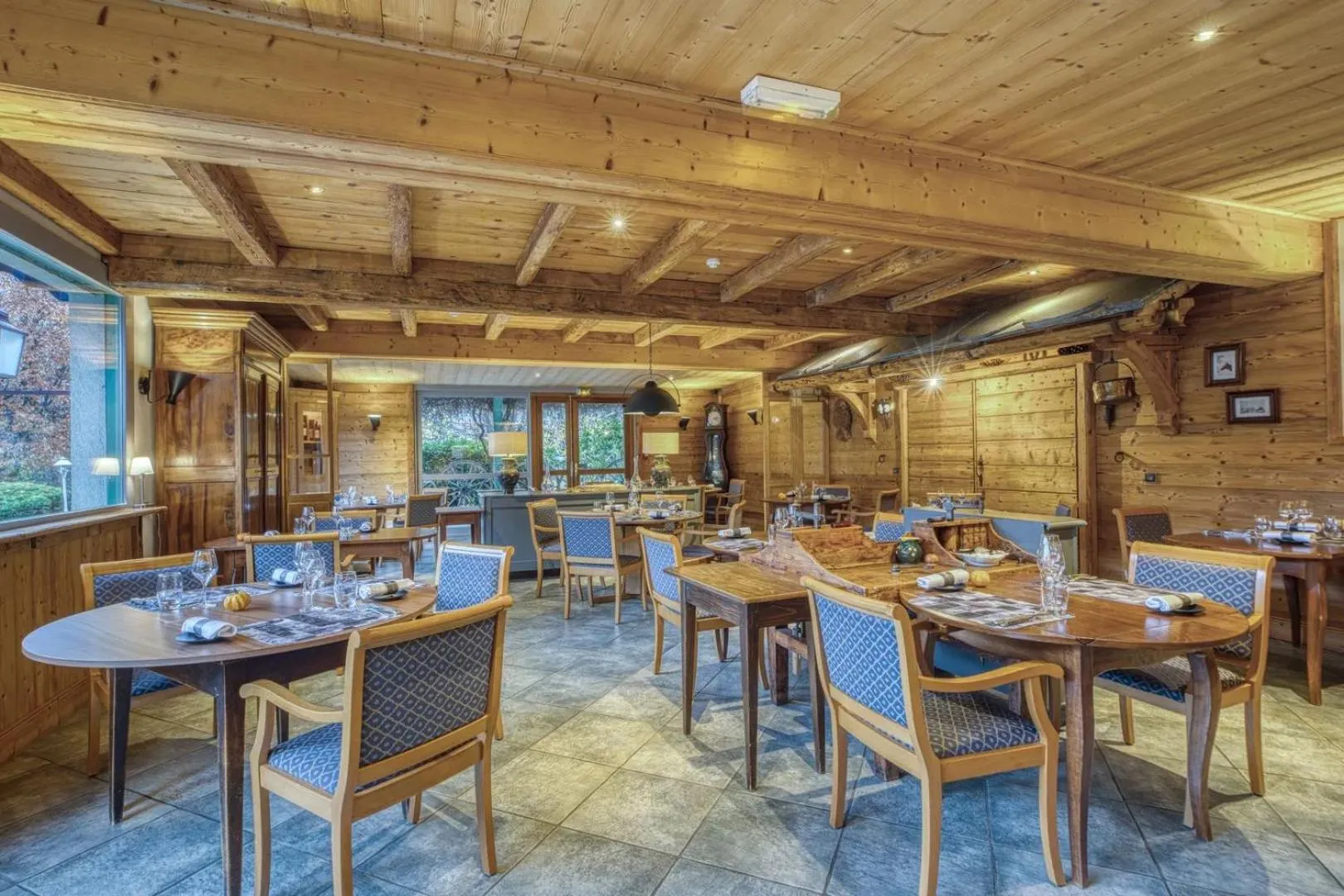 Restaurant/places to eat in Brit Hotel Florimont