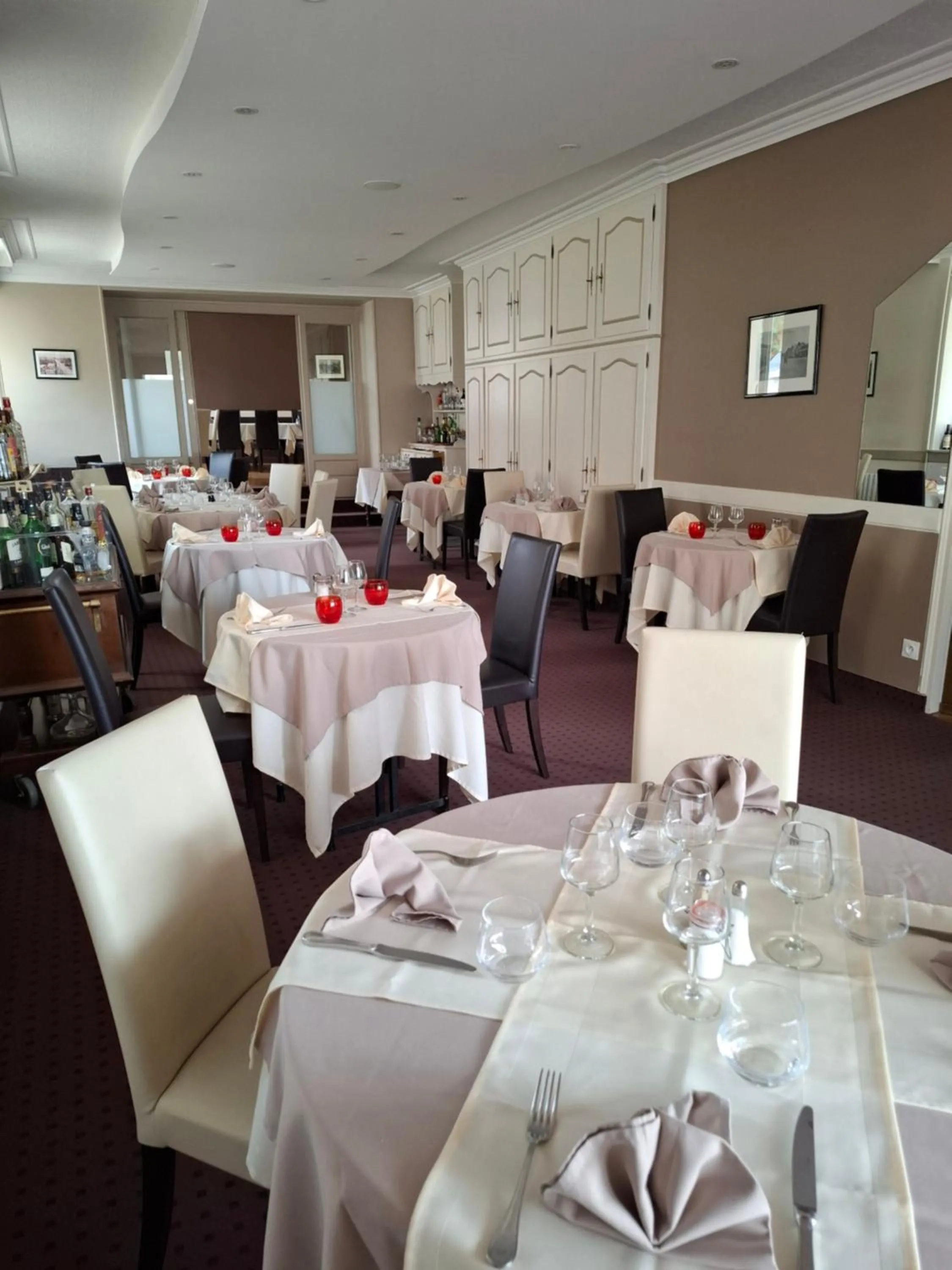 Restaurant/places to eat in Logis Hôtel & Restaurant de la Barque