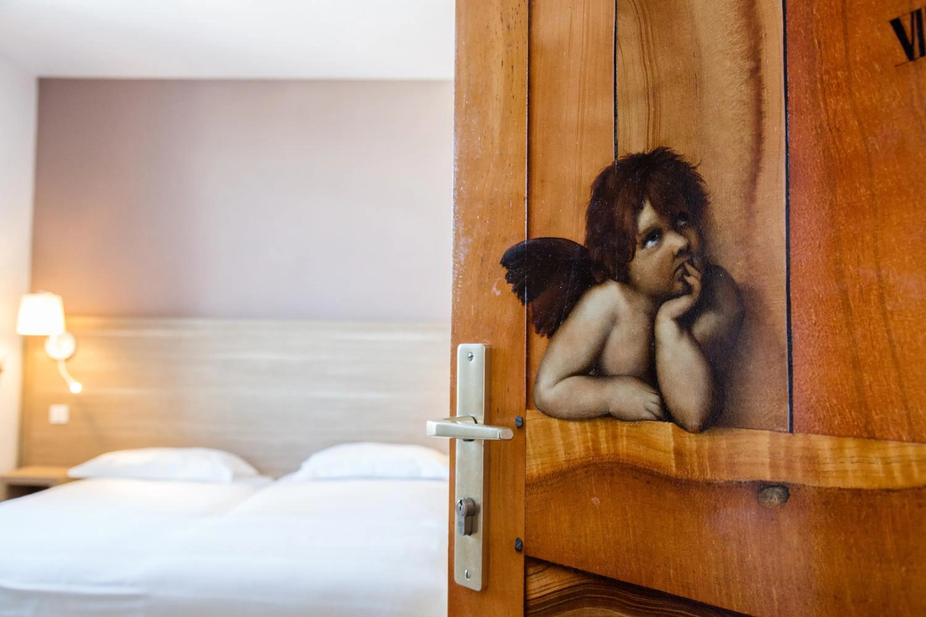 Bed in Logis Le Relais Marine