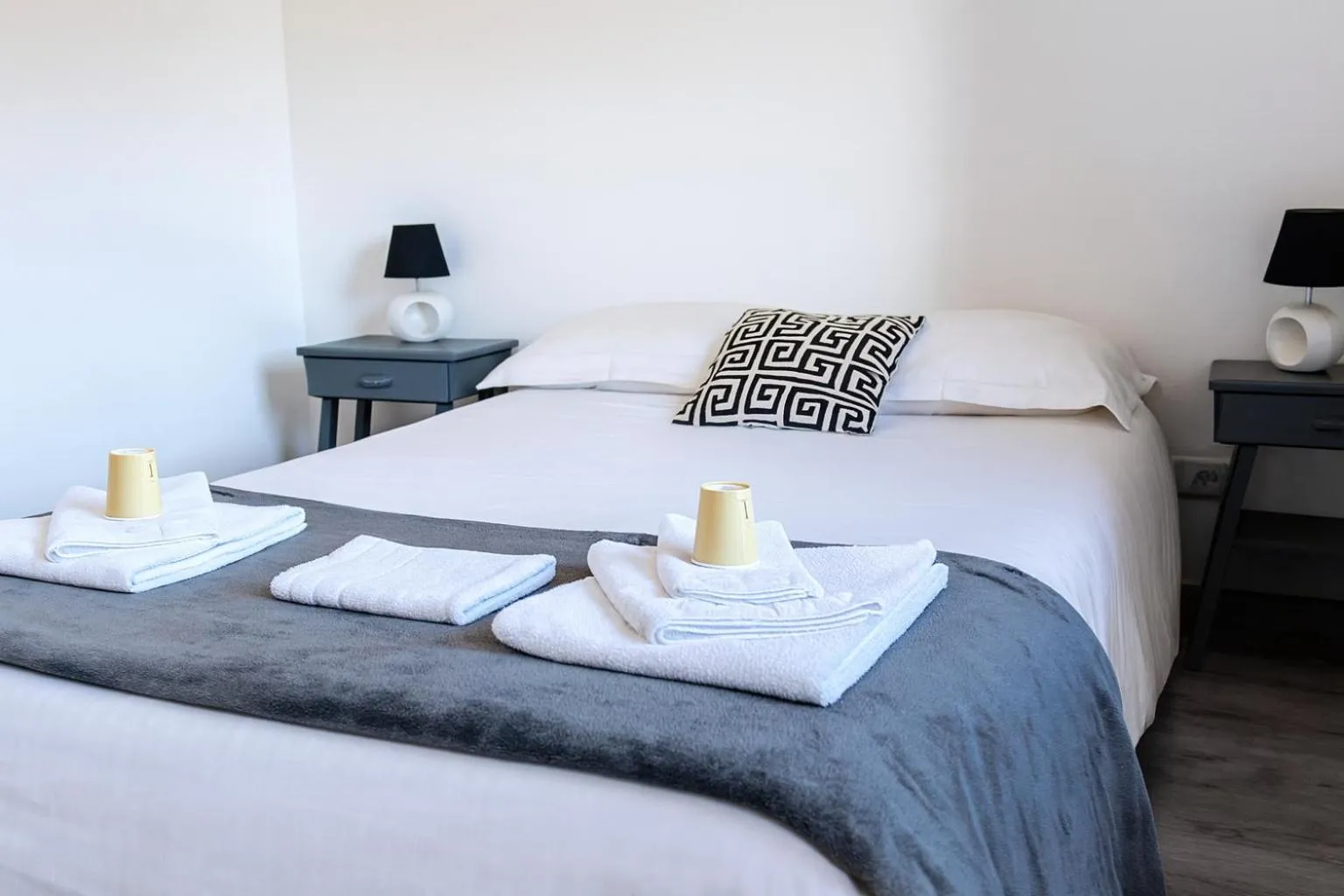 Bed in Logis Hôtels La Crémaillère