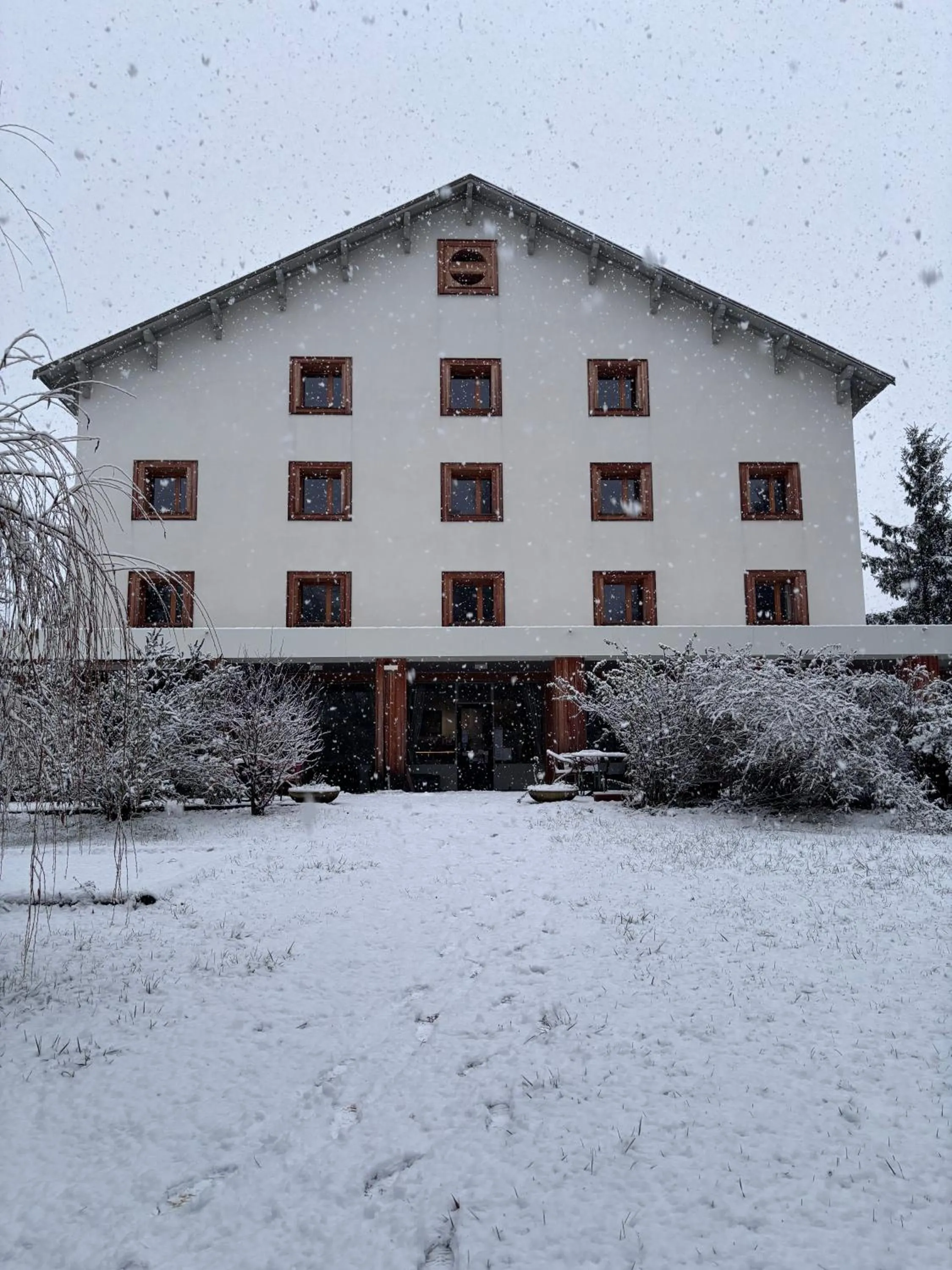 Property building in Logis Hôtels La Crémaillère