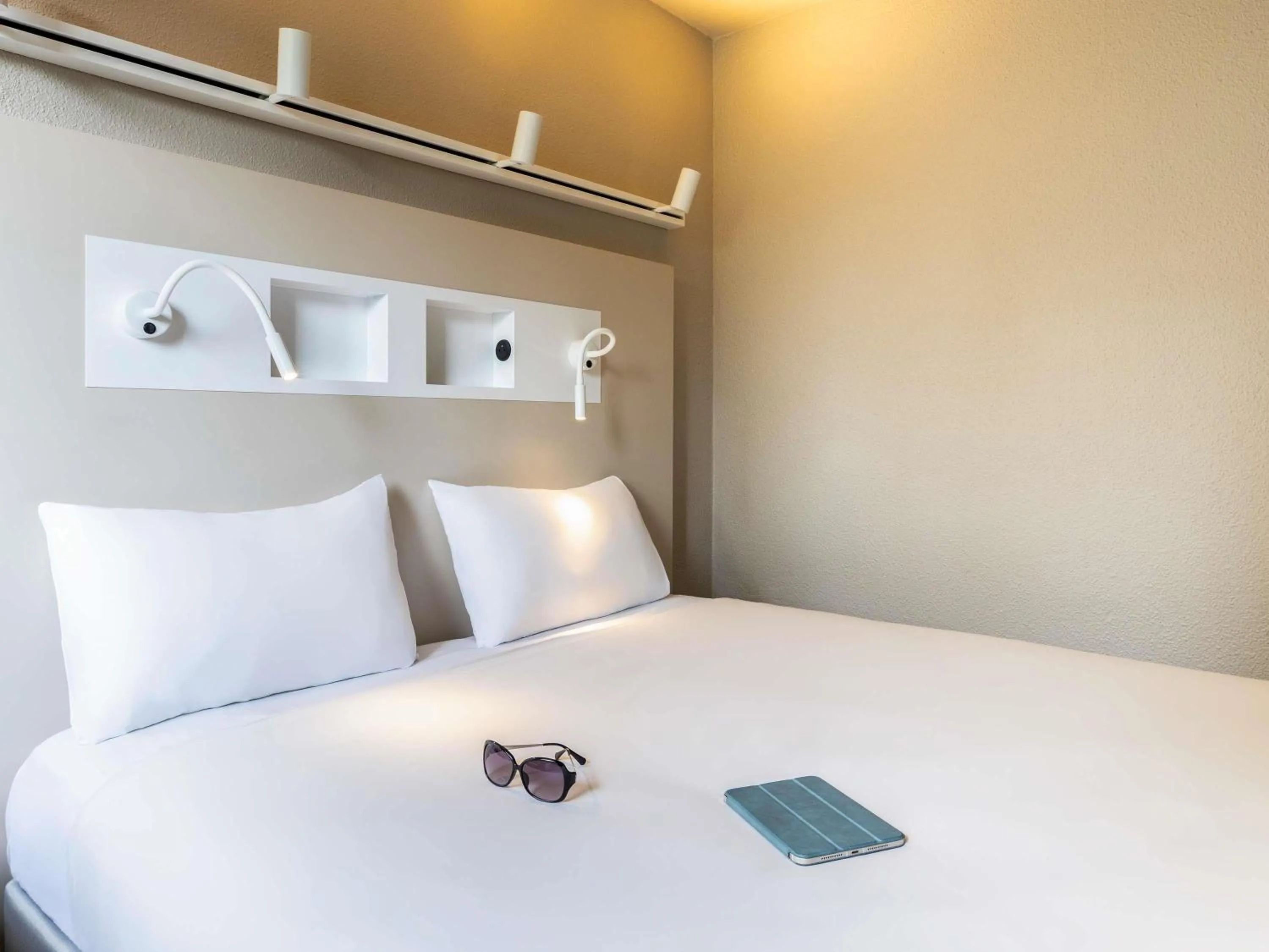 Bedroom, Bed in ibis budget Nancy Porte Sud