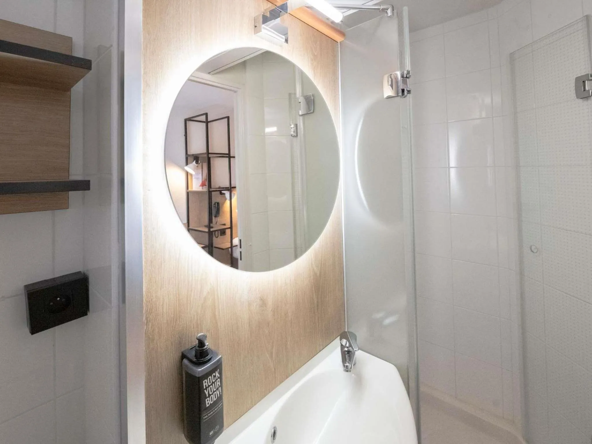 Bedroom in ibis Avignon Centre Pont De L'Europe