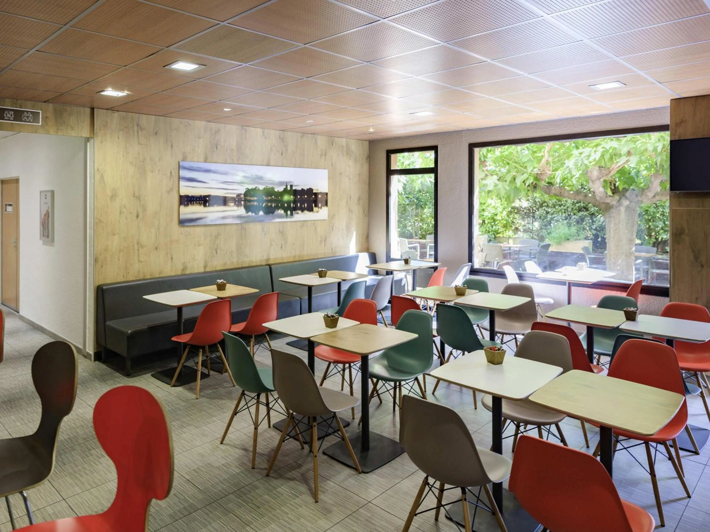 Lounge or bar in ibis Avignon Centre Pont De L'Europe