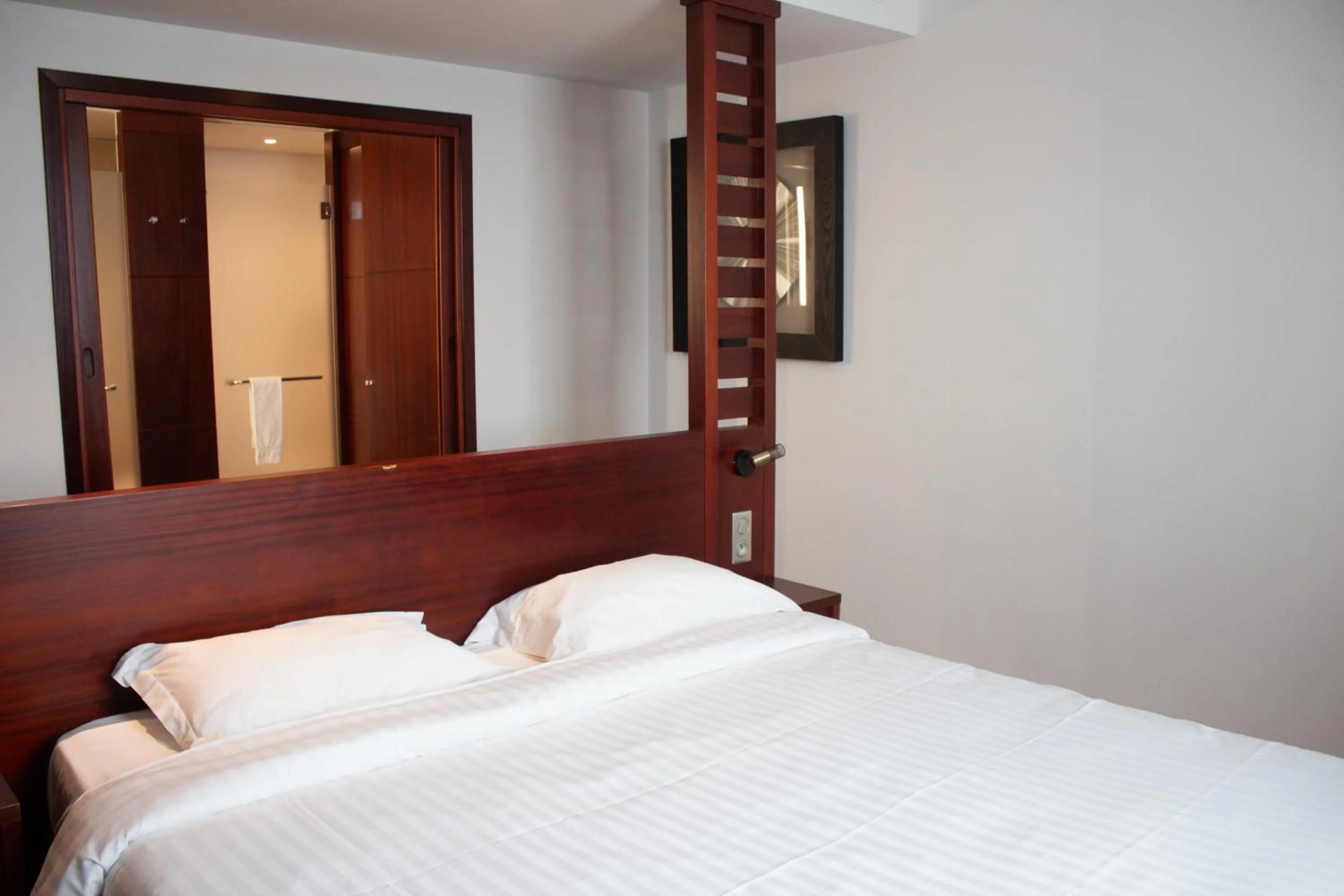 Bed in Le Mauritia Hotel et Spa