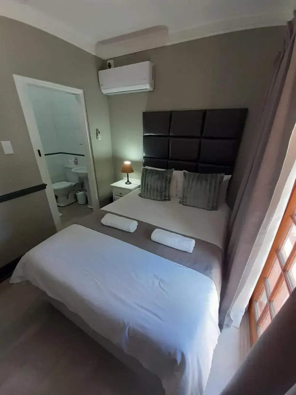 Comfort Double Room in Oakwood Lodge Comfort Double Room in Oakwood Lodge