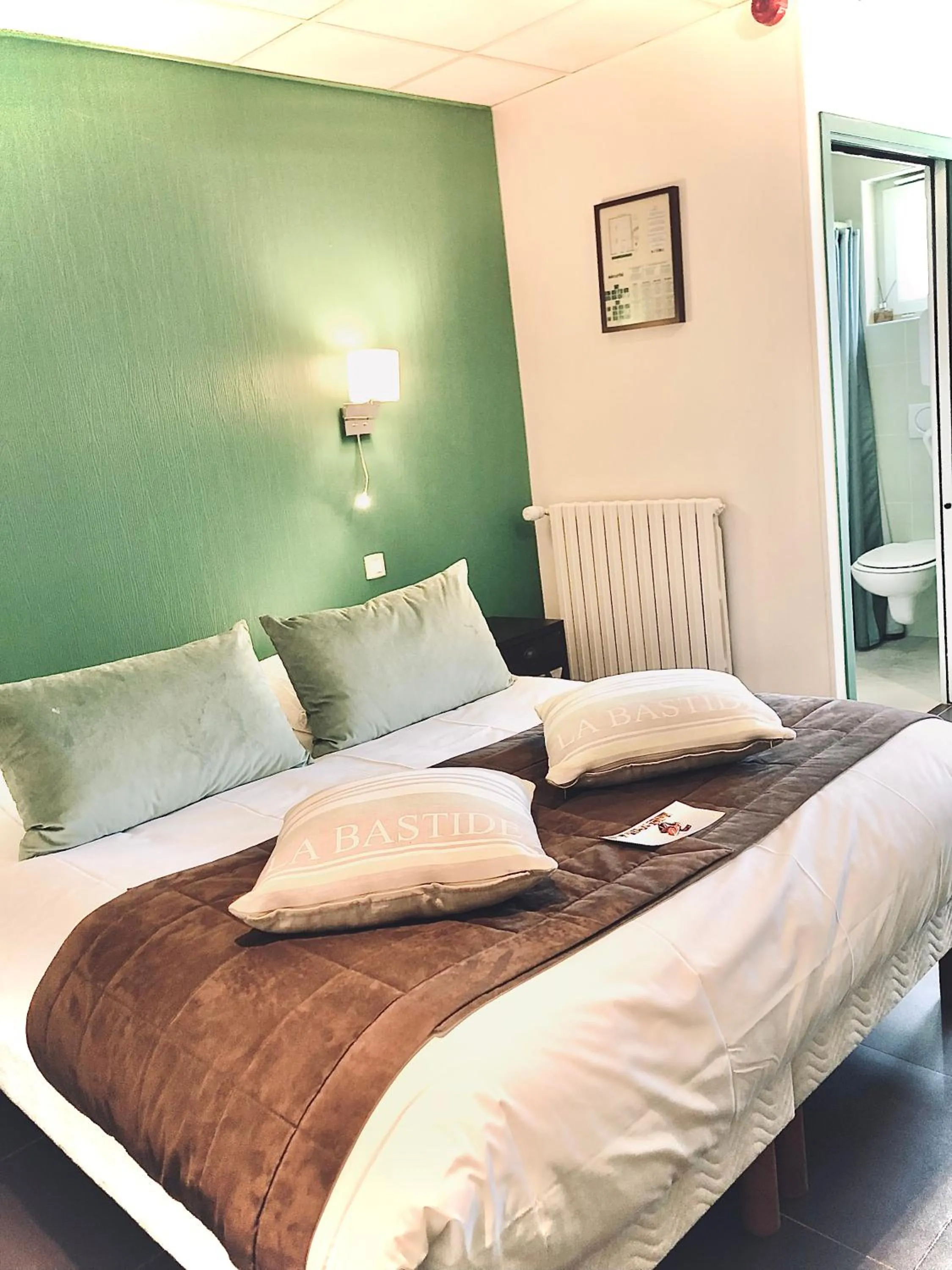 Bedroom, Bed in Logis Hôtel Restaurant Spa L'auberge Du President