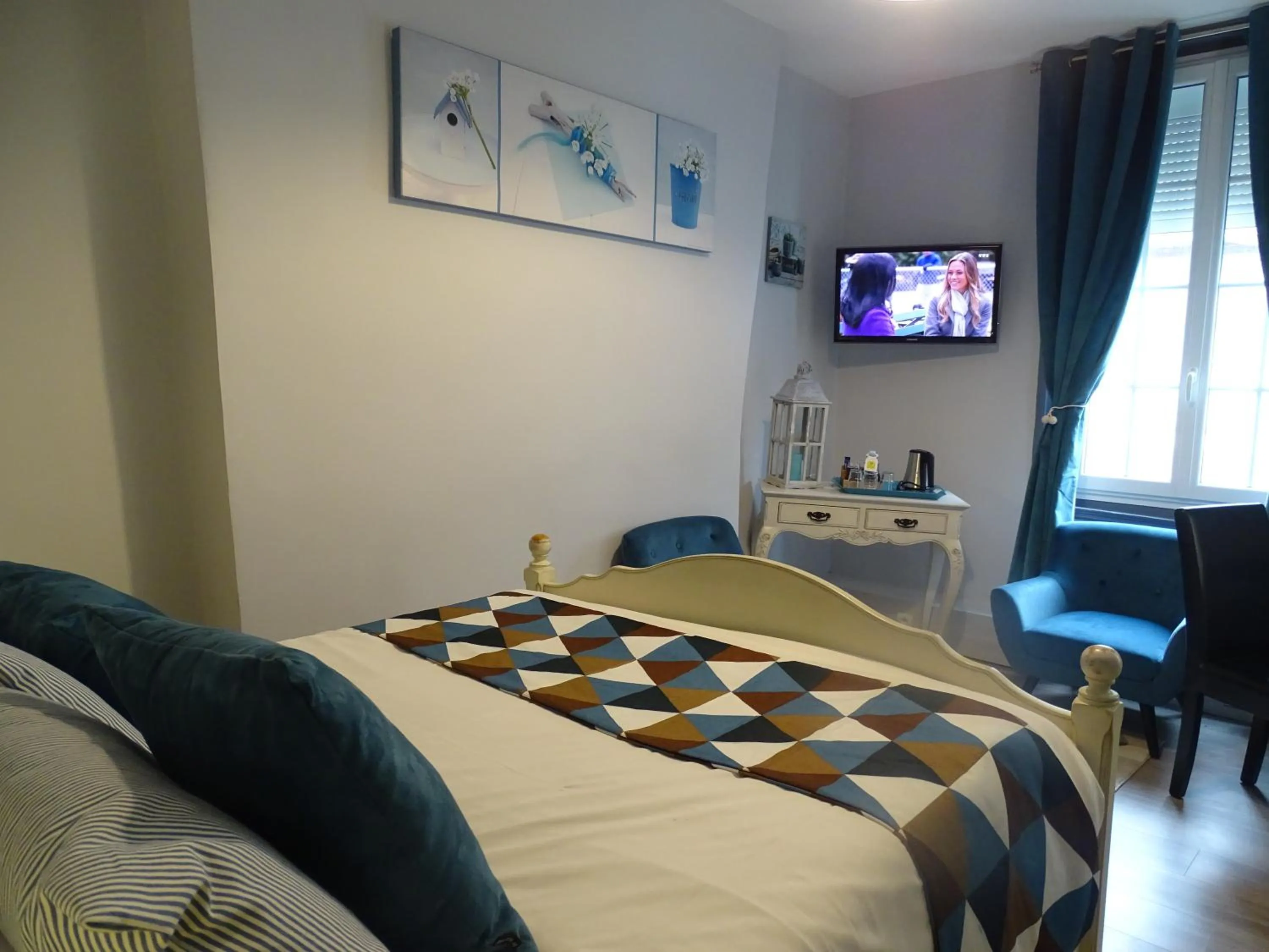 Bed in Logis Hôtel Restaurant Spa L'auberge Du President