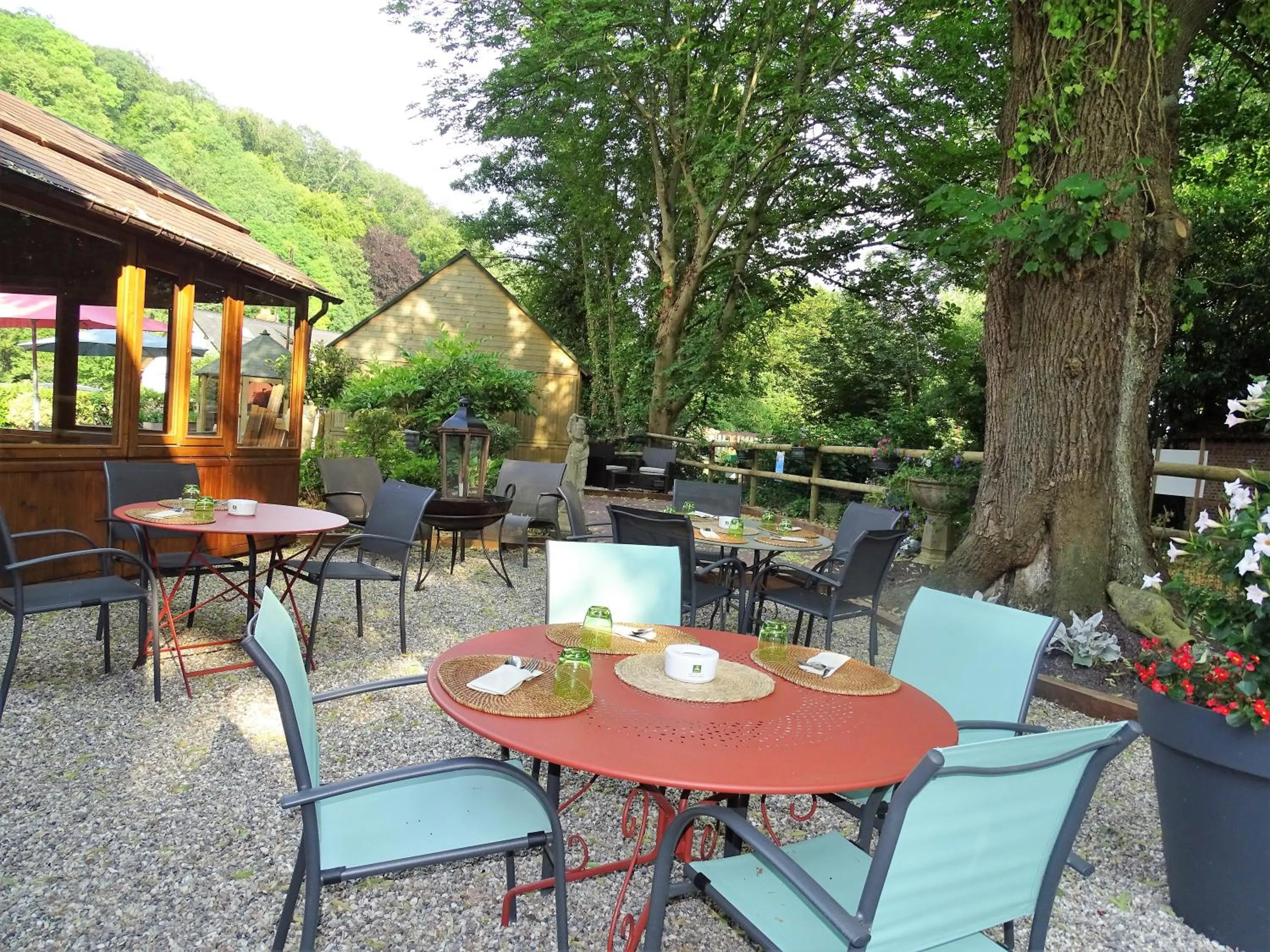 Balcony/Terrace in Logis Hôtel Restaurant Spa L'auberge Du President