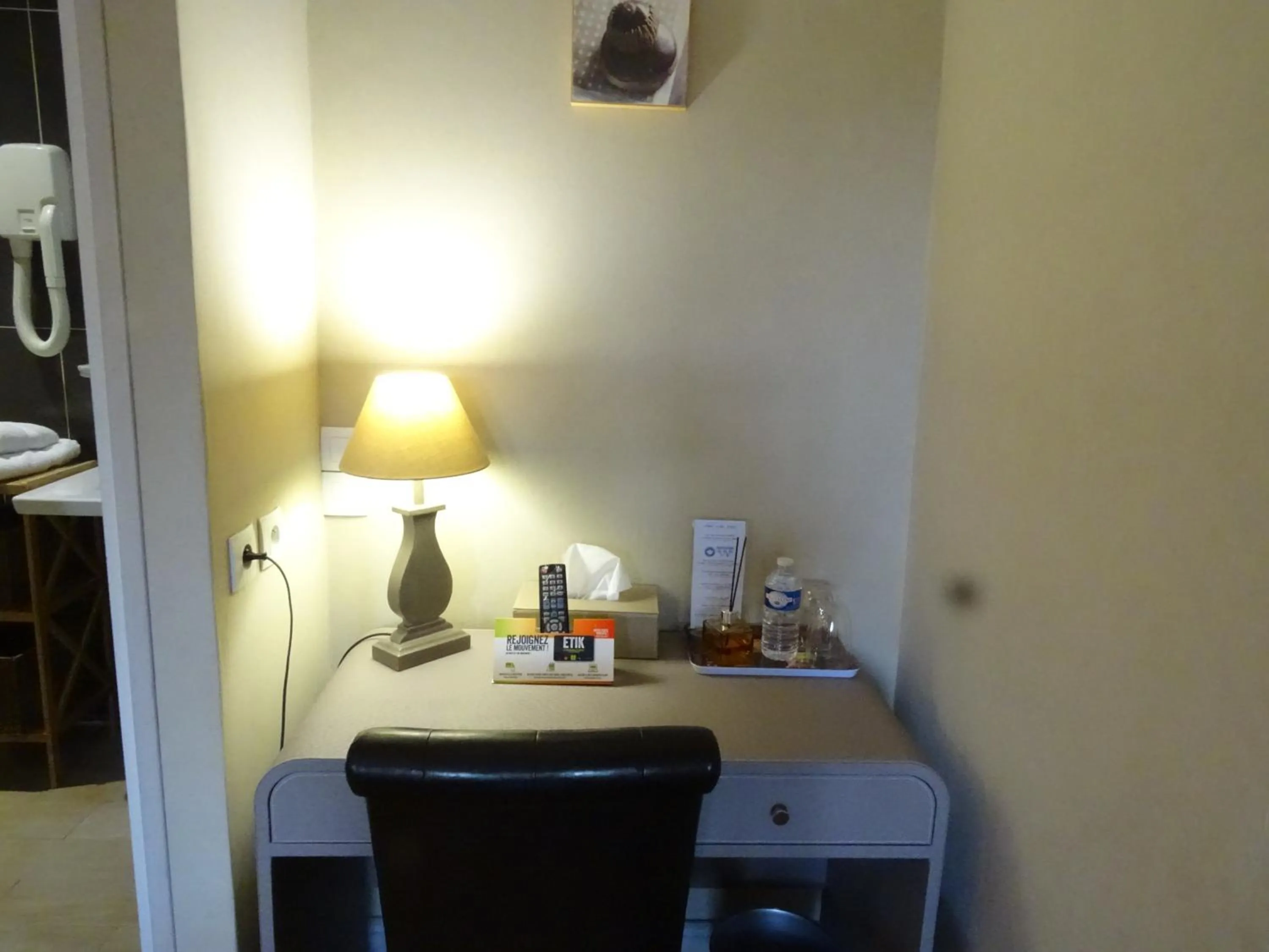 Seating area in Logis Hôtel Restaurant Spa L'auberge Du President