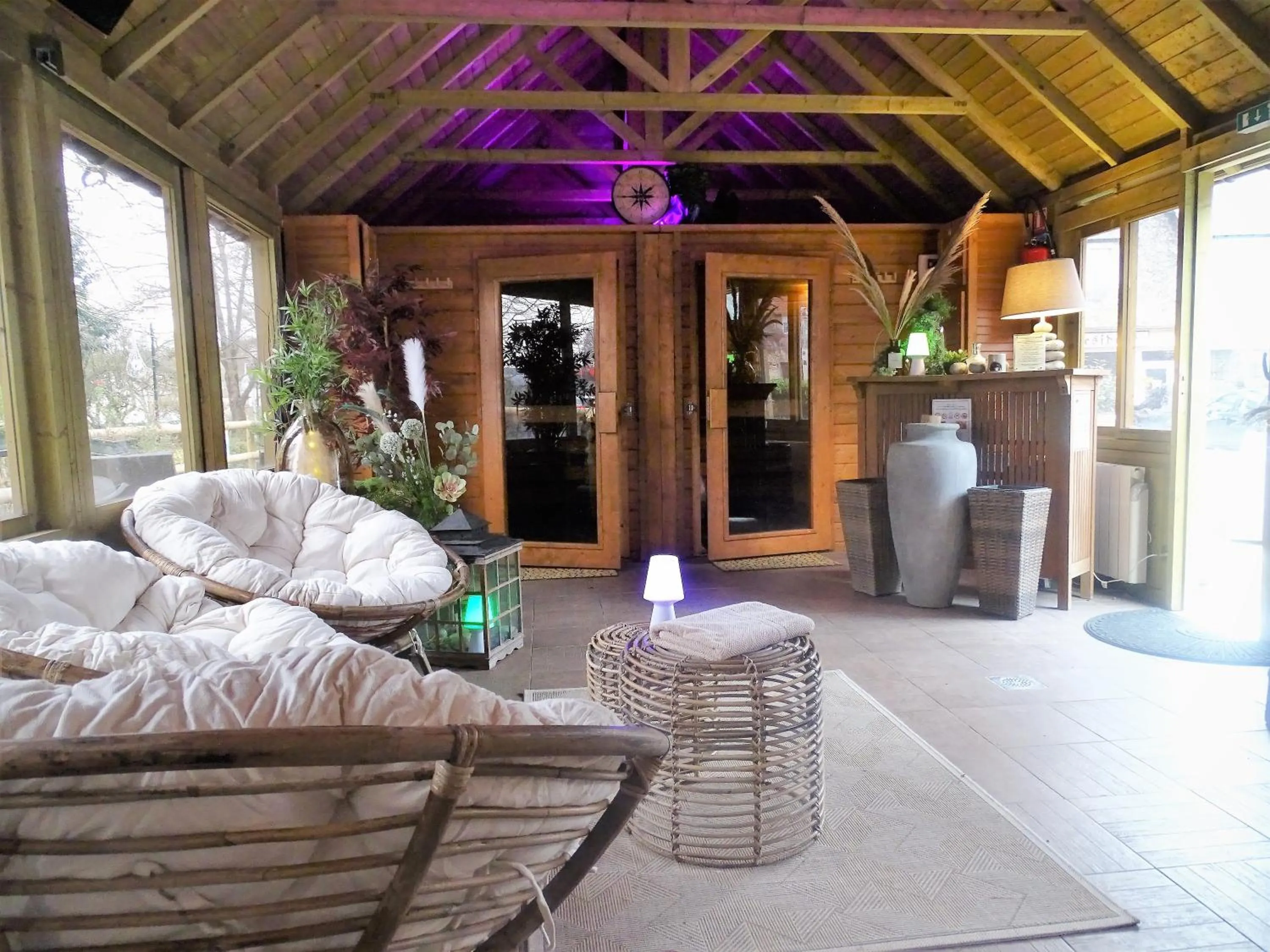 Spa and wellness centre/facilities in Logis Hôtel Restaurant Spa L'auberge Du President