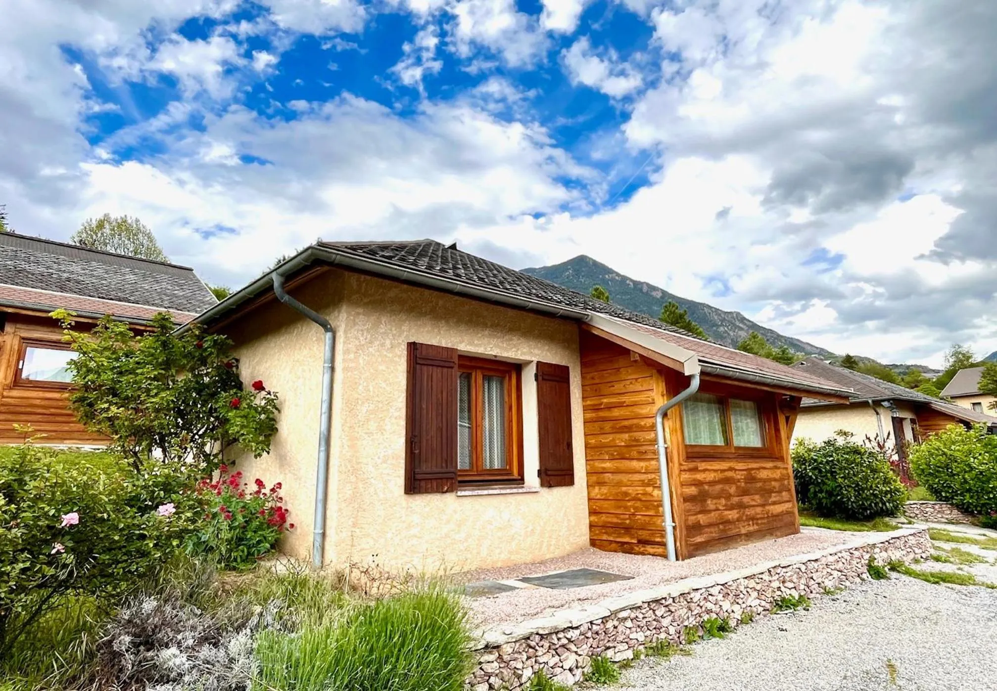 Property building in Le Catinat Fleuri