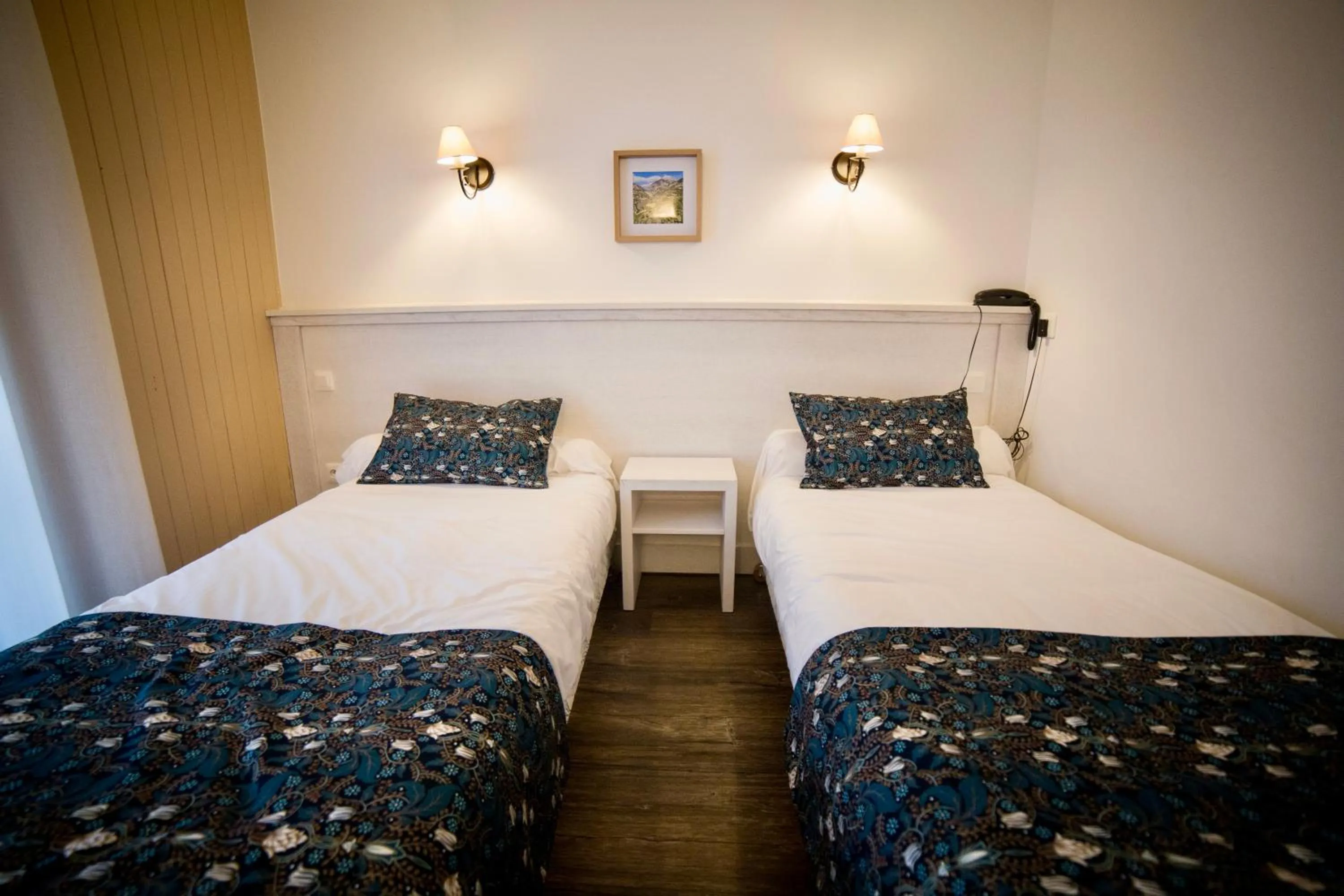 Property building, Bed in Le Catinat Fleuri