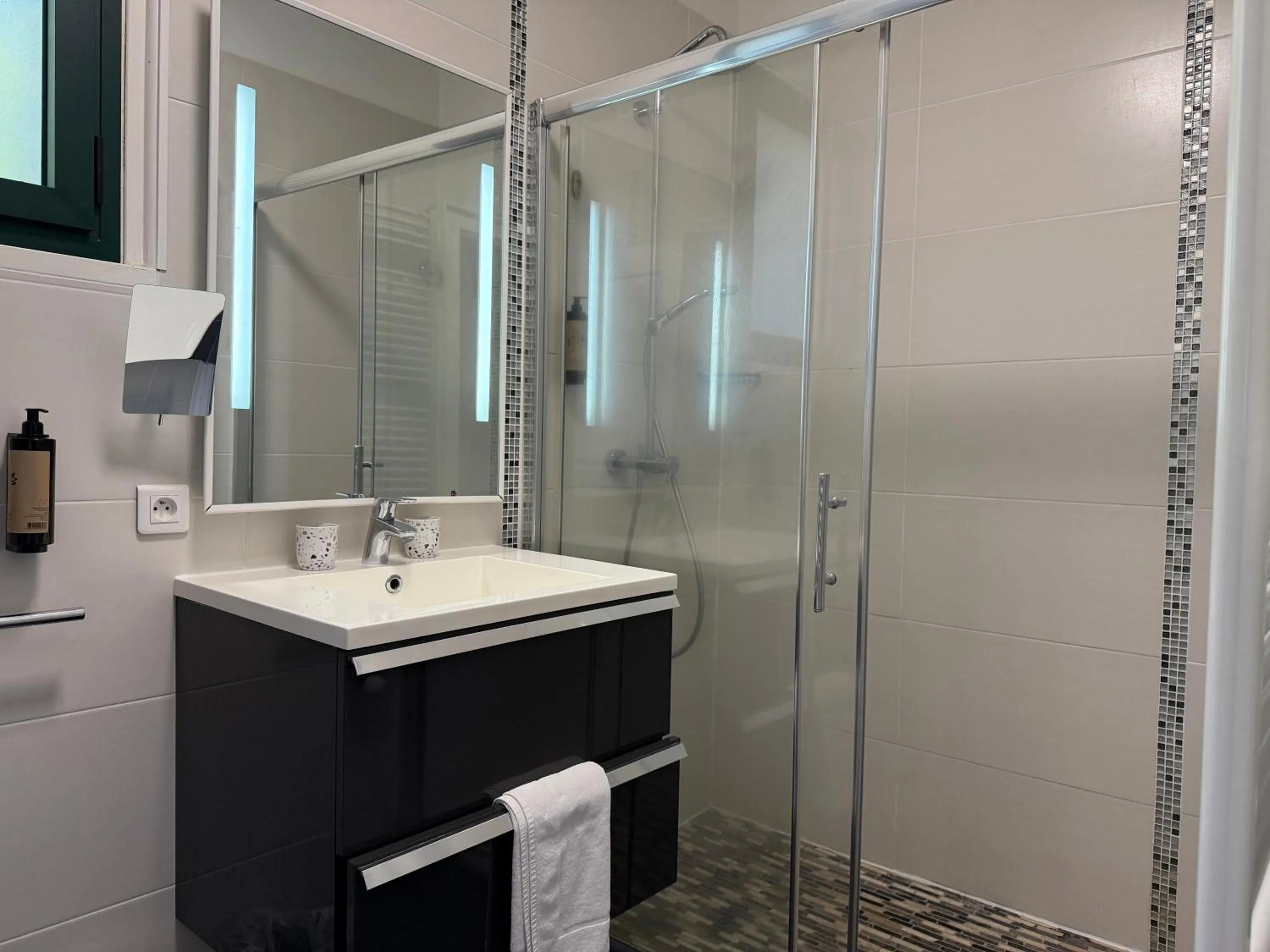 Shower in Hotel des Pins