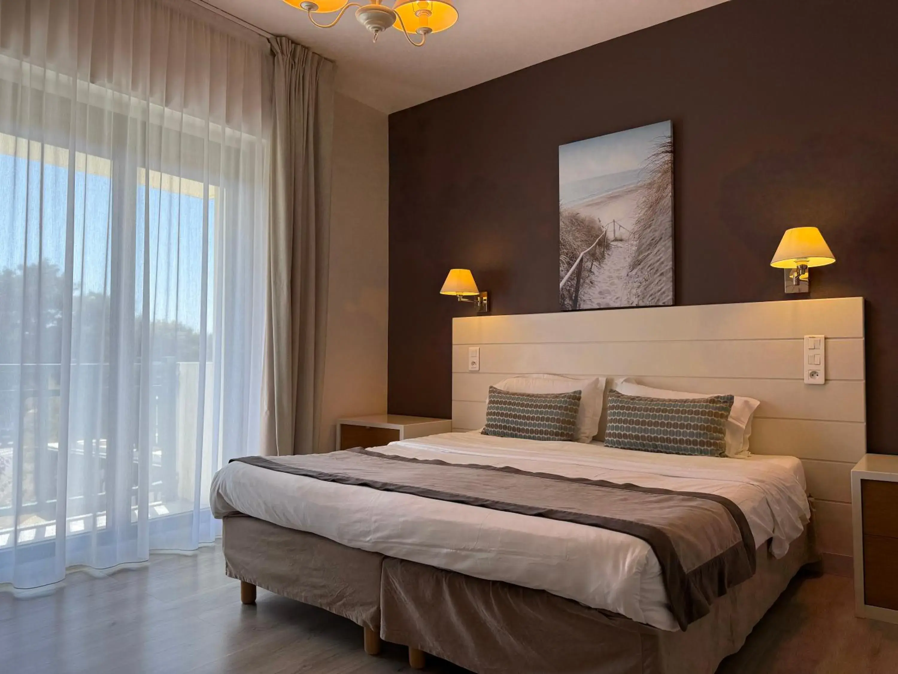 Double Room with Balcony in Hotel des Pins Double Room with Balcony in Hotel des Pins