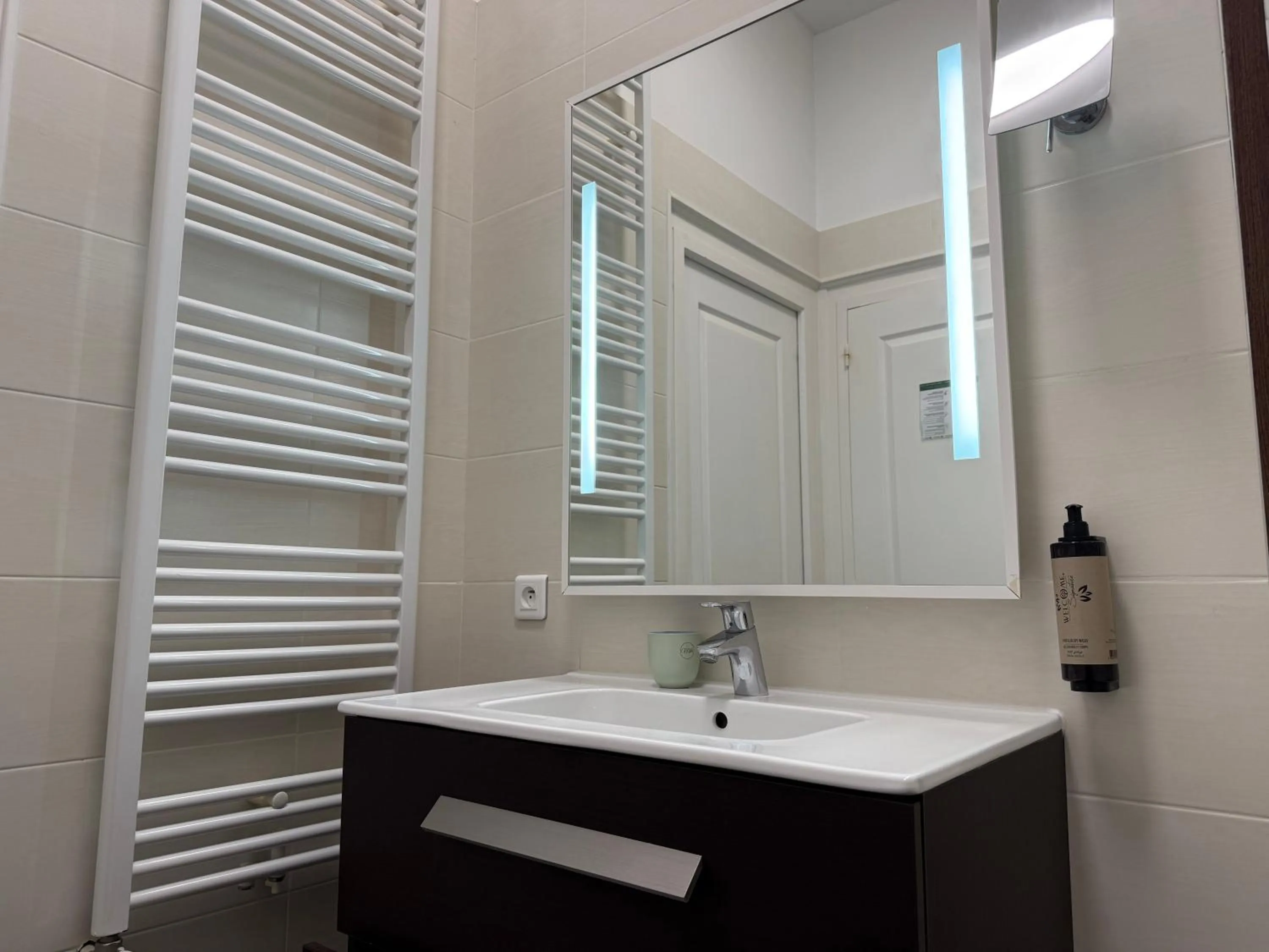 Bathroom in Hotel des Pins