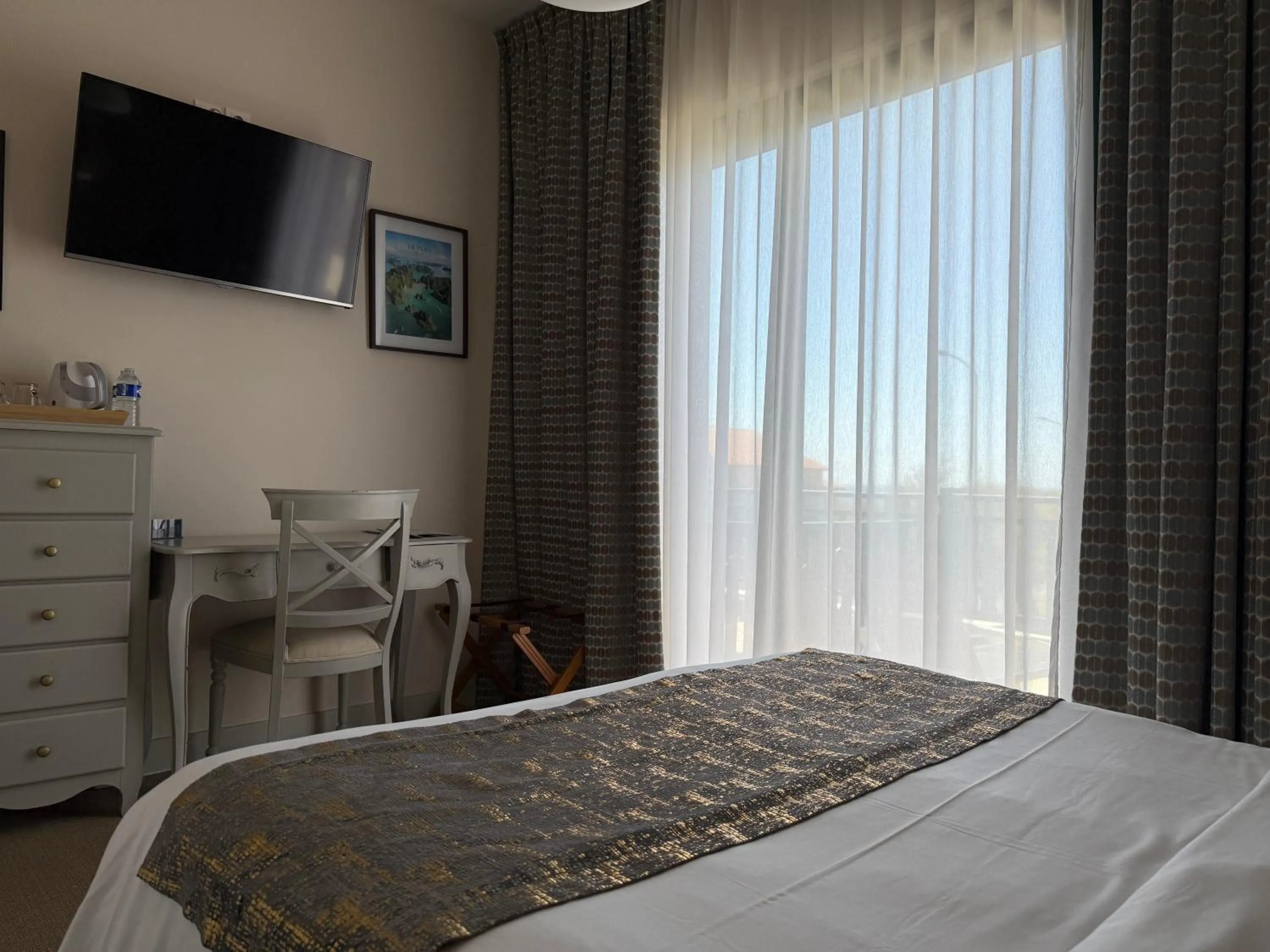 Bedroom, Bed in Hotel des Pins