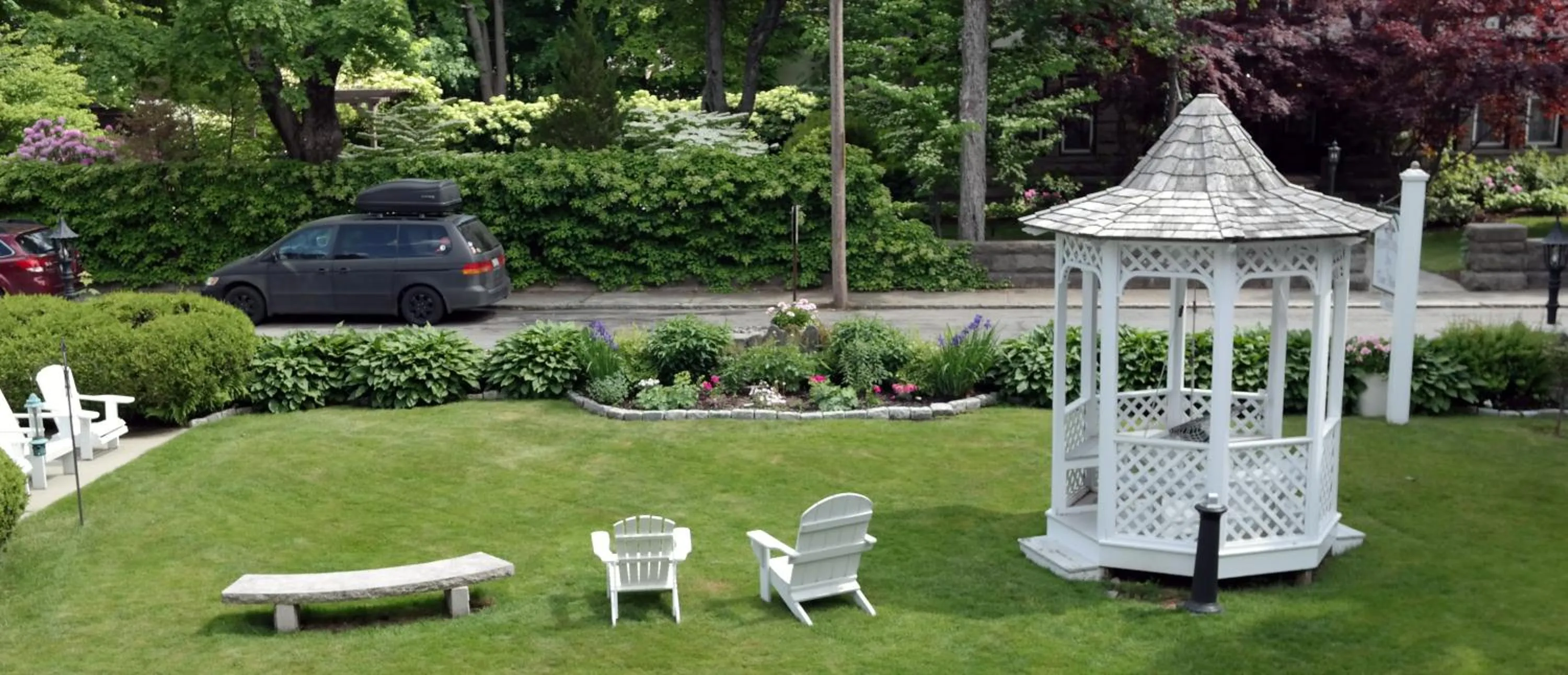 Garden in Moseley Cottage Inn and The Town Motel
