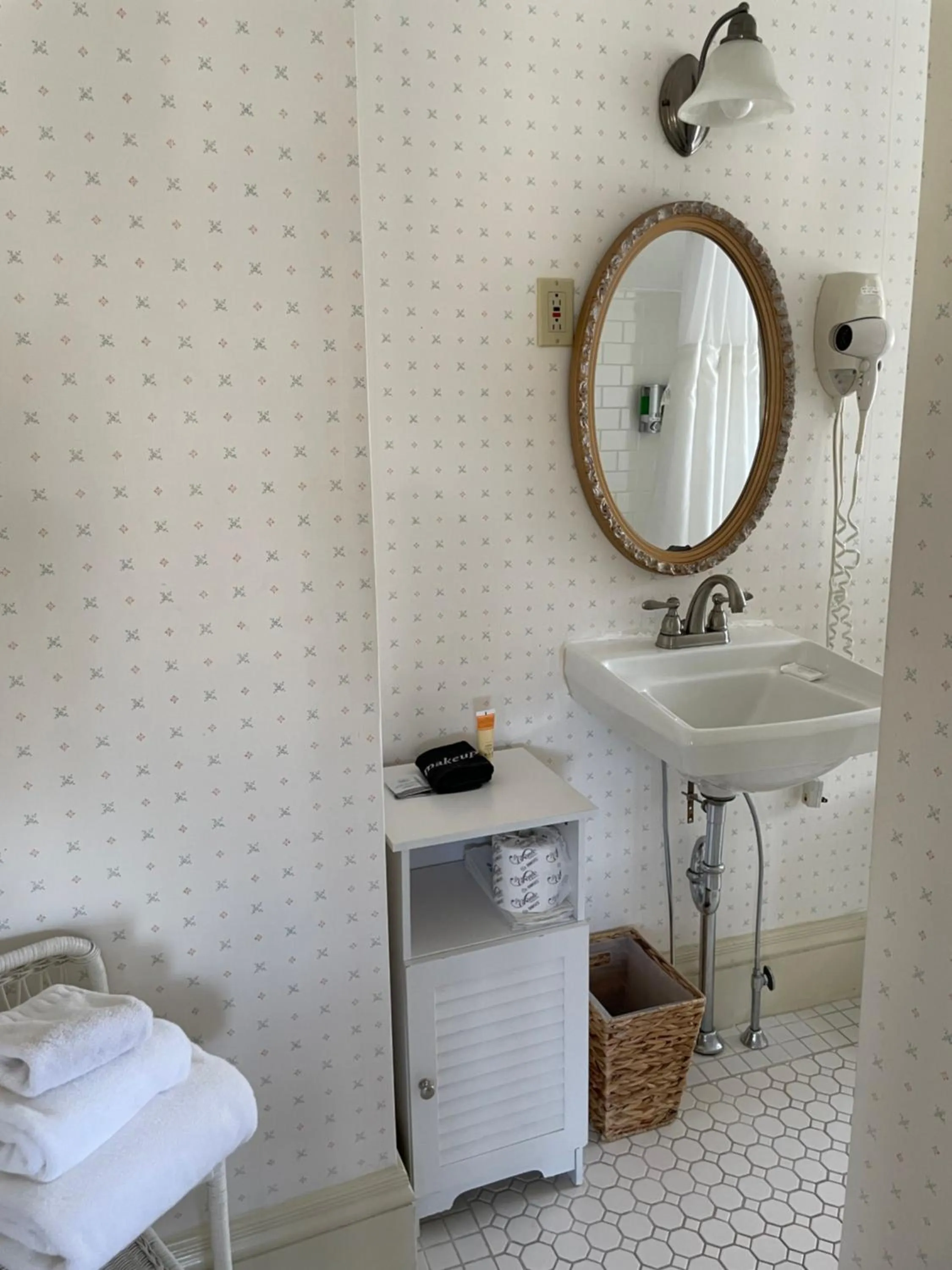 Moseley Cottage Inn and The Town Motel