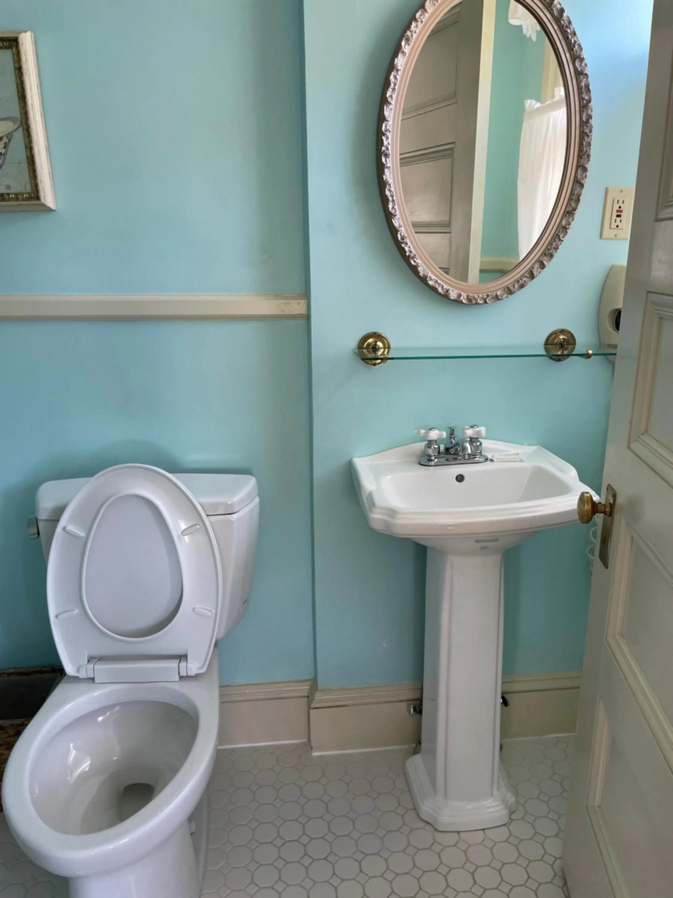 Moseley Cottage Inn and The Town Motel