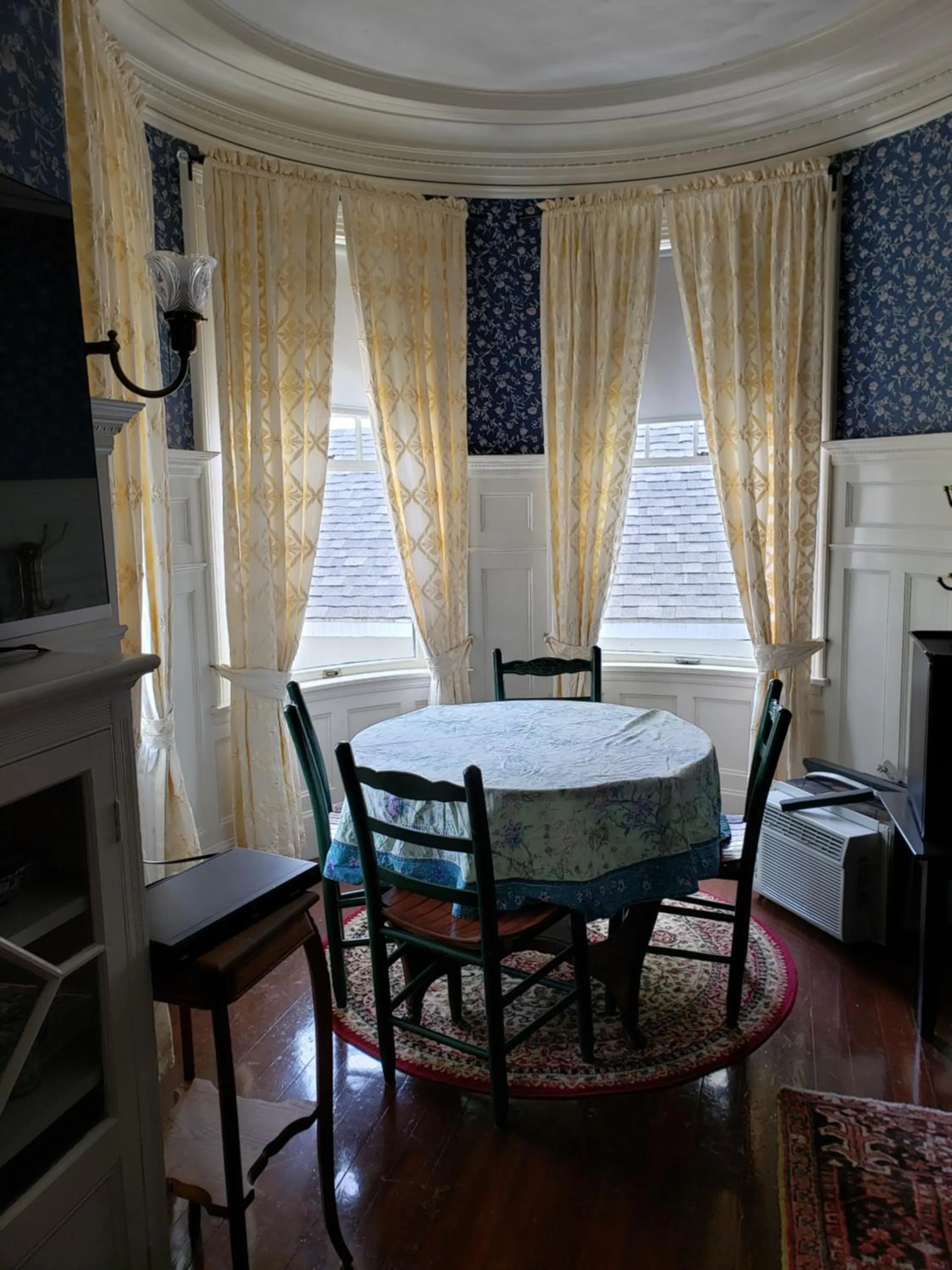 Moseley Cottage Inn and The Town Motel