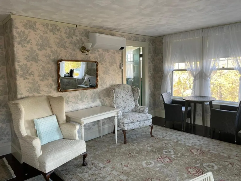 Moseley Cottage Inn and The Town Motel