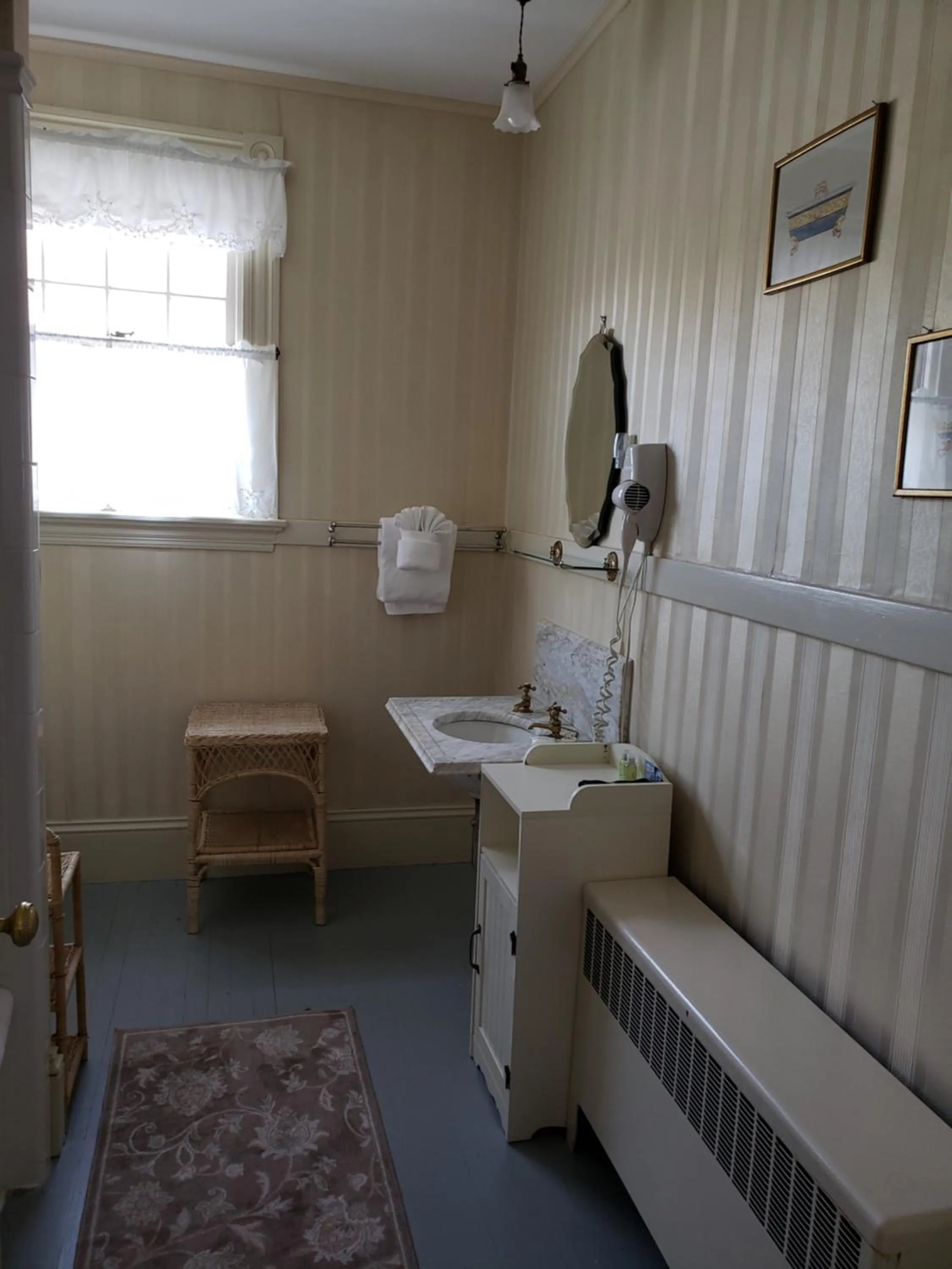 Moseley Cottage Inn and The Town Motel