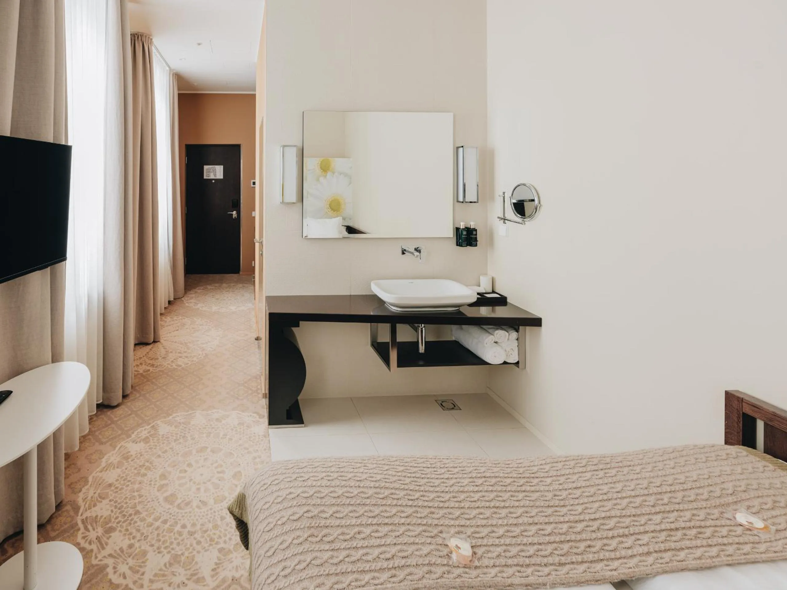 Photo of the whole room, Bed in Lydia Hotel