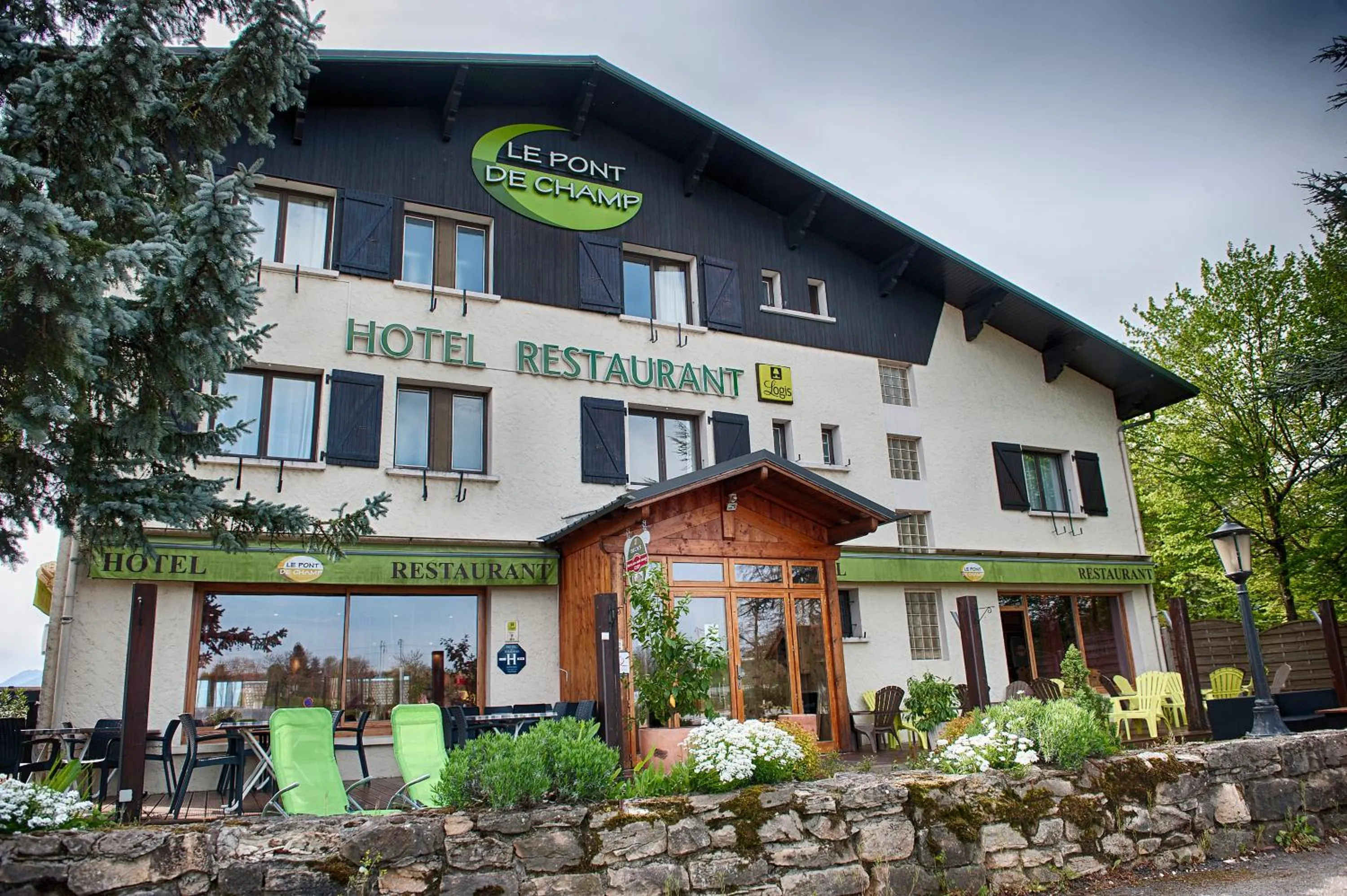 Facade/entrance in Logis Le Pont de Champ