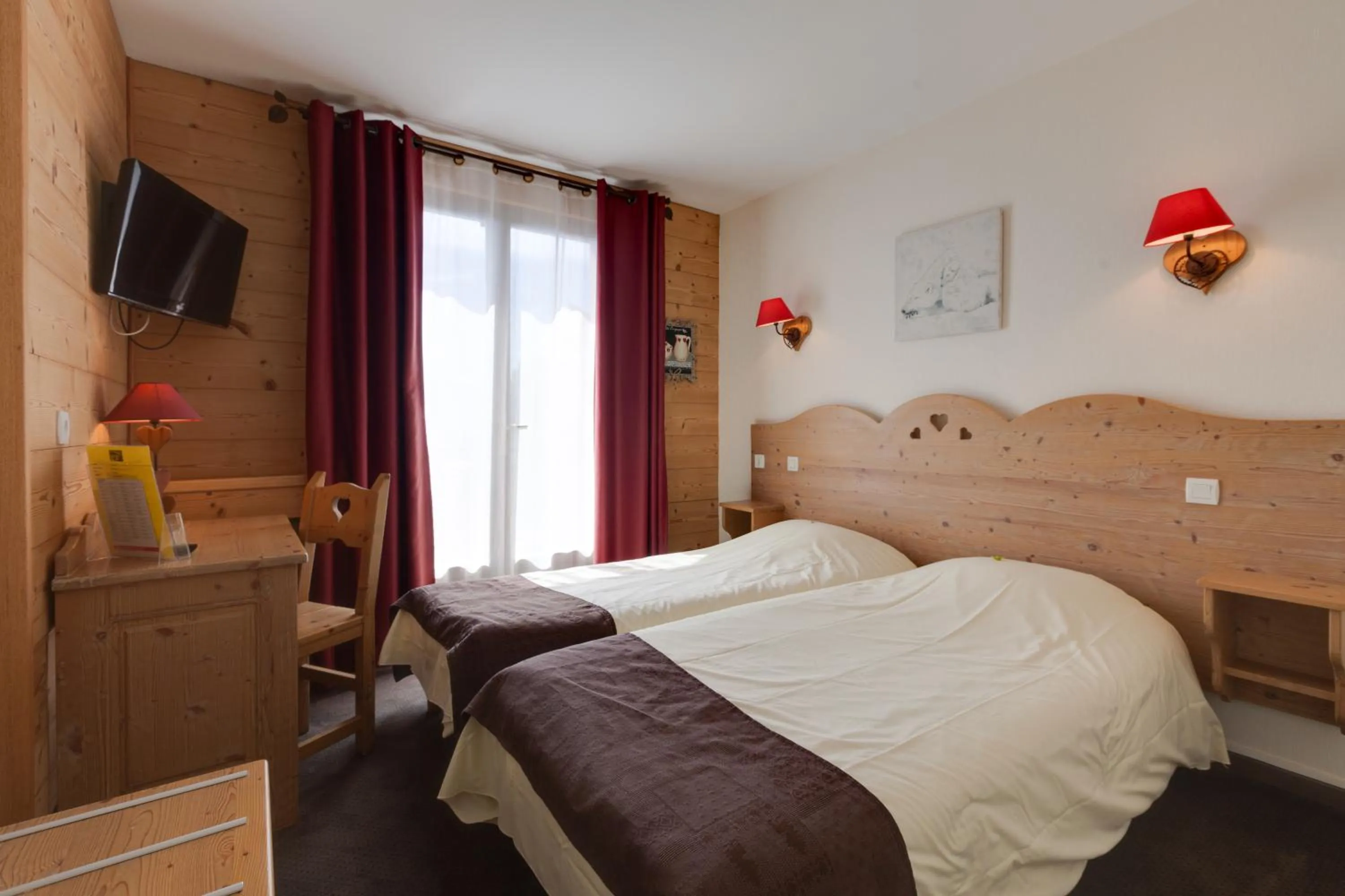 Bedroom, Bed in Logis Le Pont de Champ