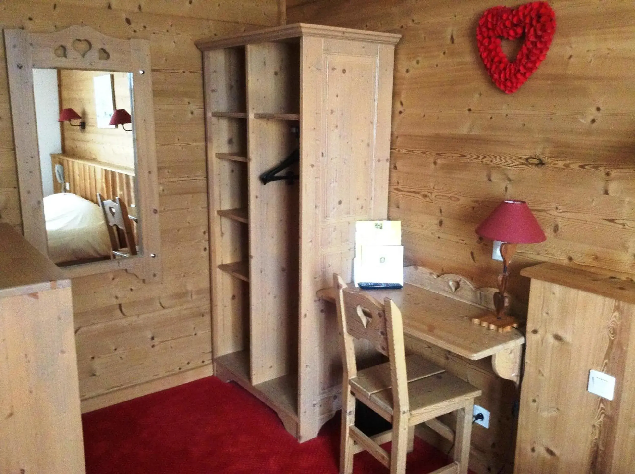 Twin Room in Logis Le Pont de Champ Twin Room in Logis Le Pont de Champ