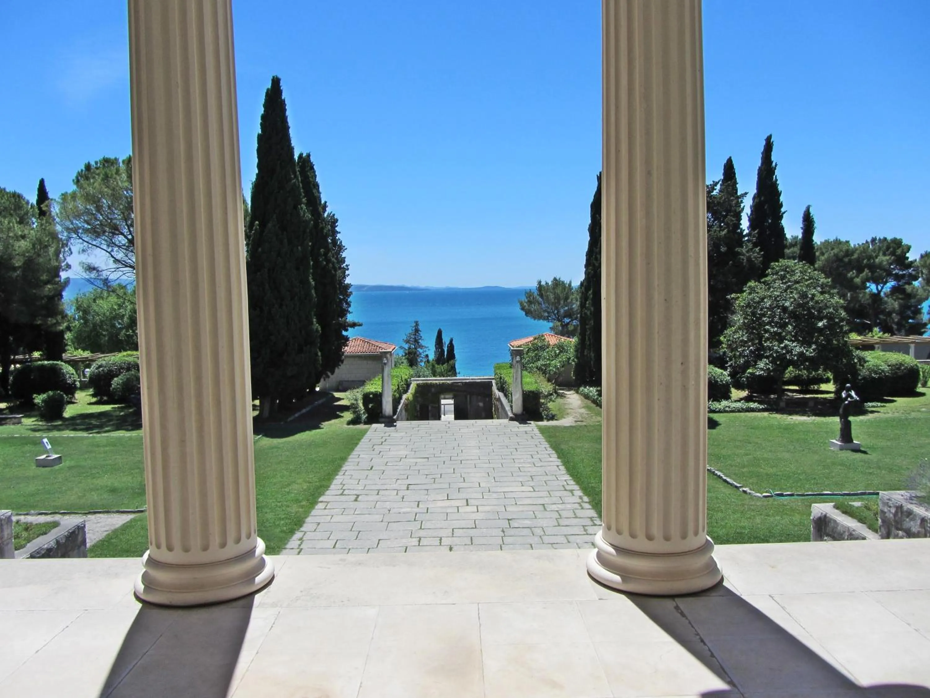 Nearby landmark in Aspalathos Centar Holiday - City center, a few minutes' walking distance to the UNESCO Palace, parking lot in front of the apartment