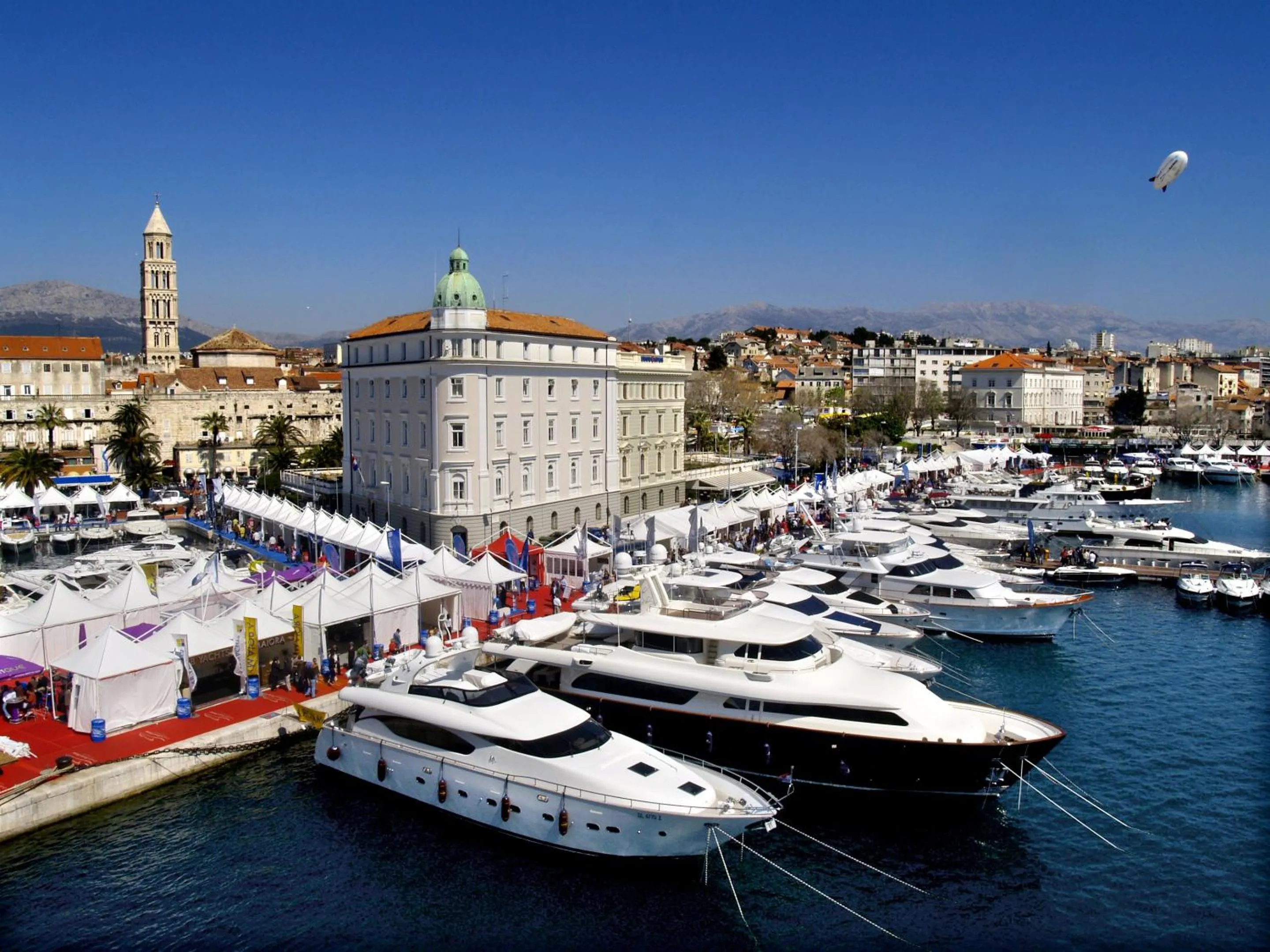 Off site in Aspalathos Centar Holiday - City center, a few minutes' walking distance to the UNESCO Palace, parking lot in front of the apartment