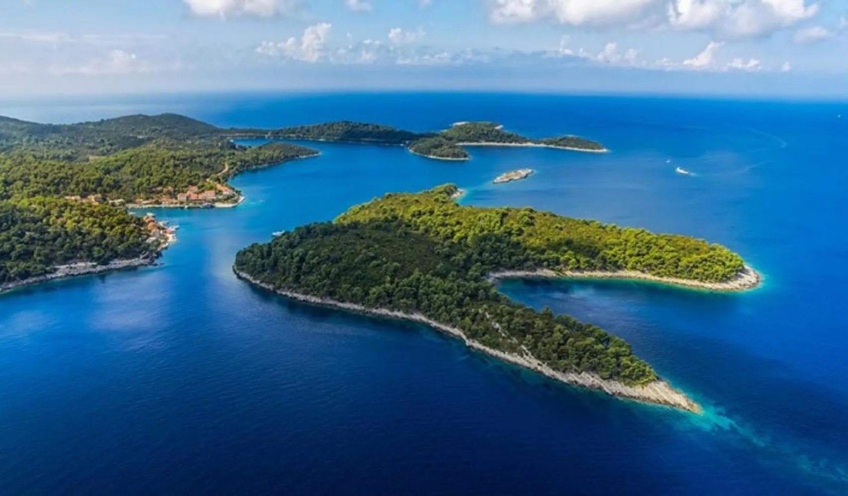 Off site in Aspalathos Centar Holiday - City center, a few minutes' walking distance to the UNESCO Palace, parking lot in front of the apartment