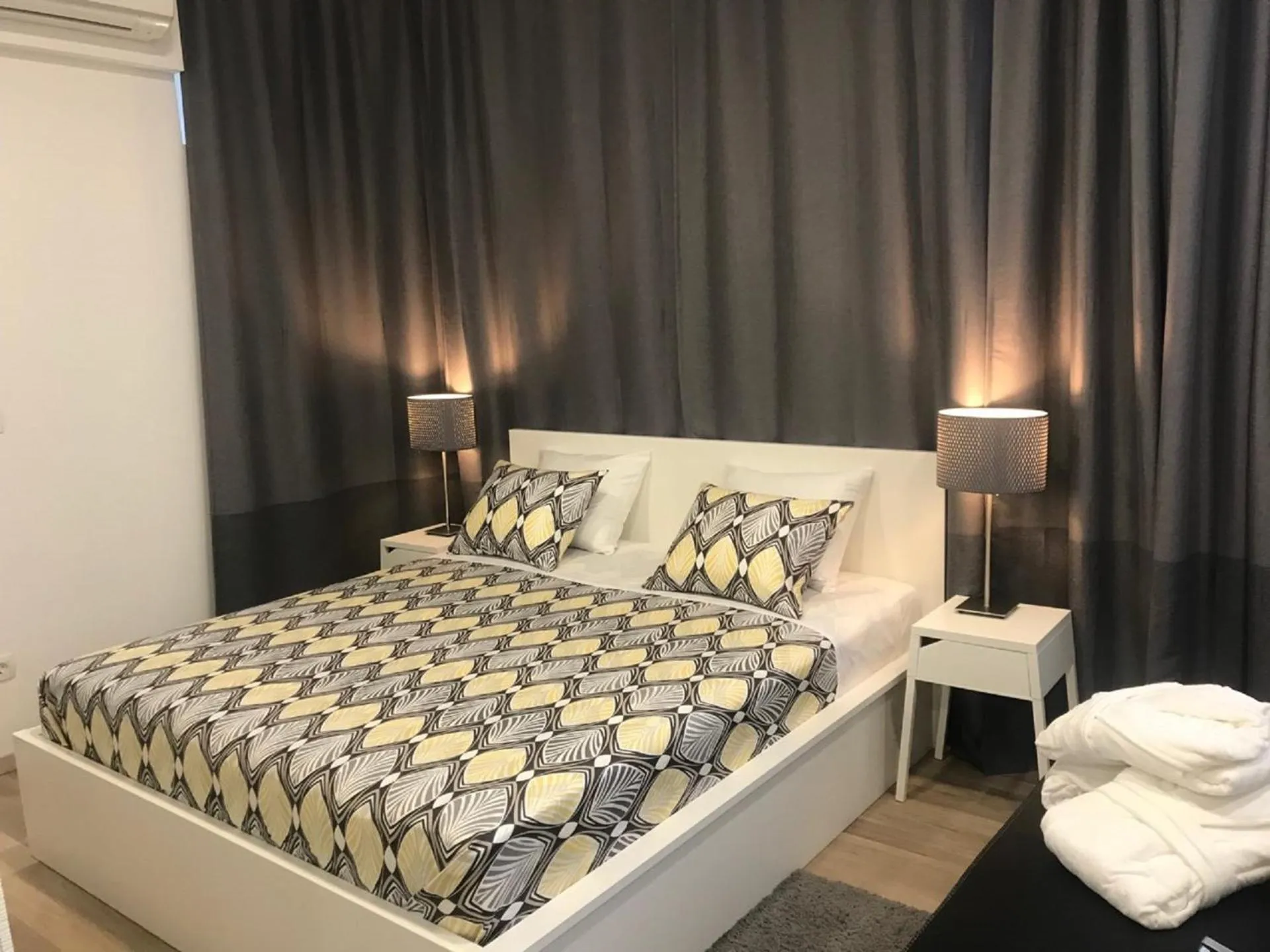 Bed in Aspalathos Centar Holiday - City center, a few minutes' walking distance to the UNESCO Palace, parking lot in front of the apartment