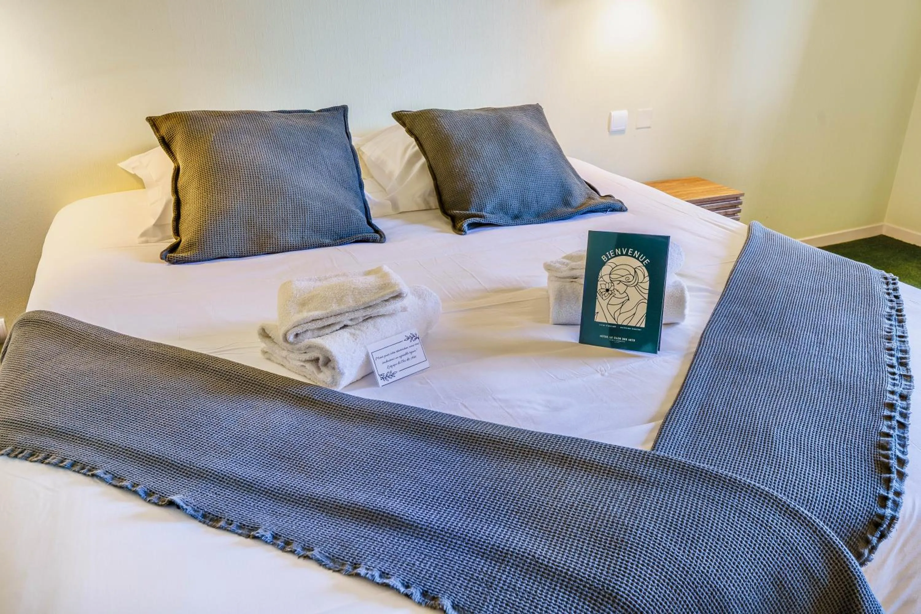 Bed in Hôtel Le Clos des Arts