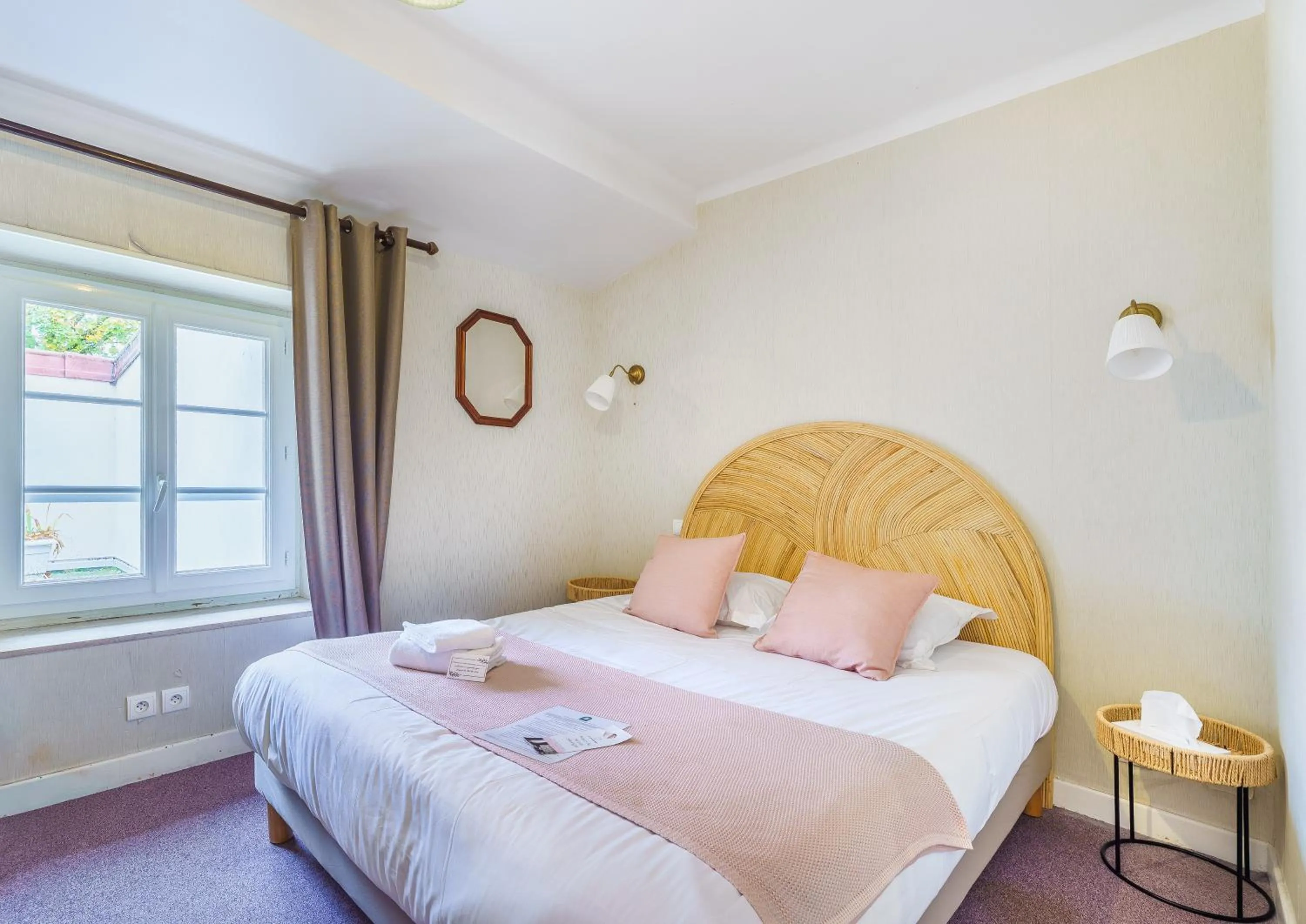 Bed in Hôtel Le Clos des Arts