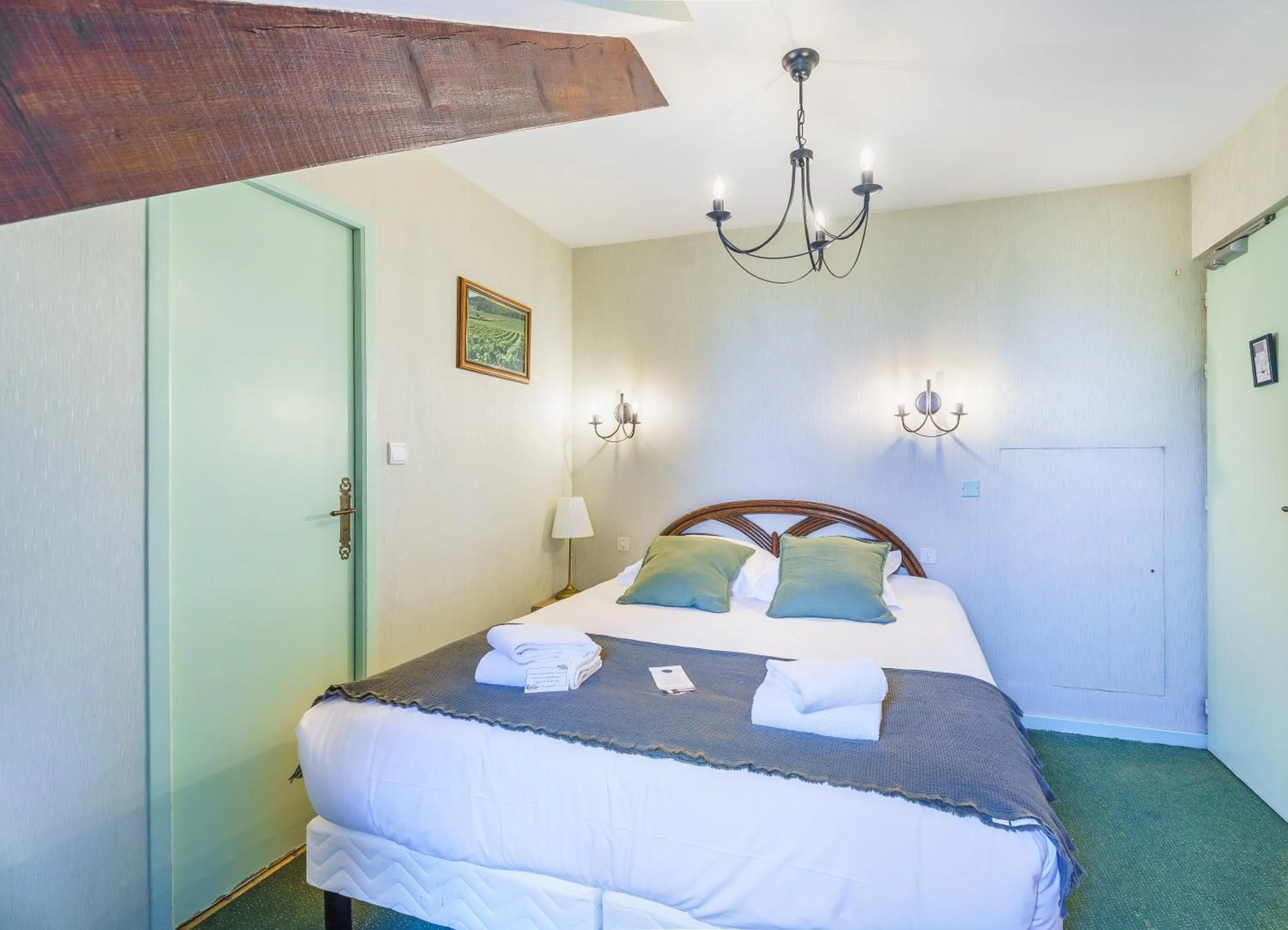 Bed in Hôtel Le Clos des Arts