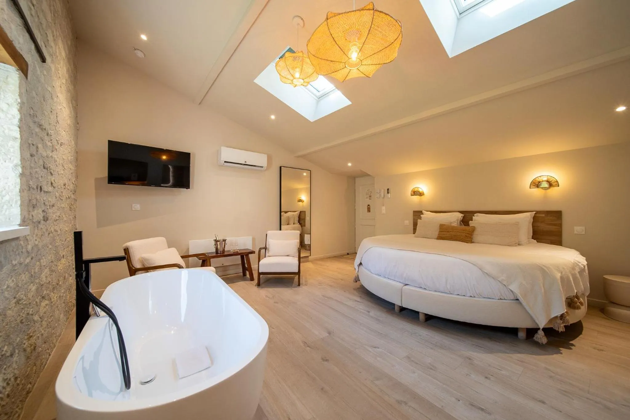 Photo of the whole room, Bed in Hôtel Rive Sud