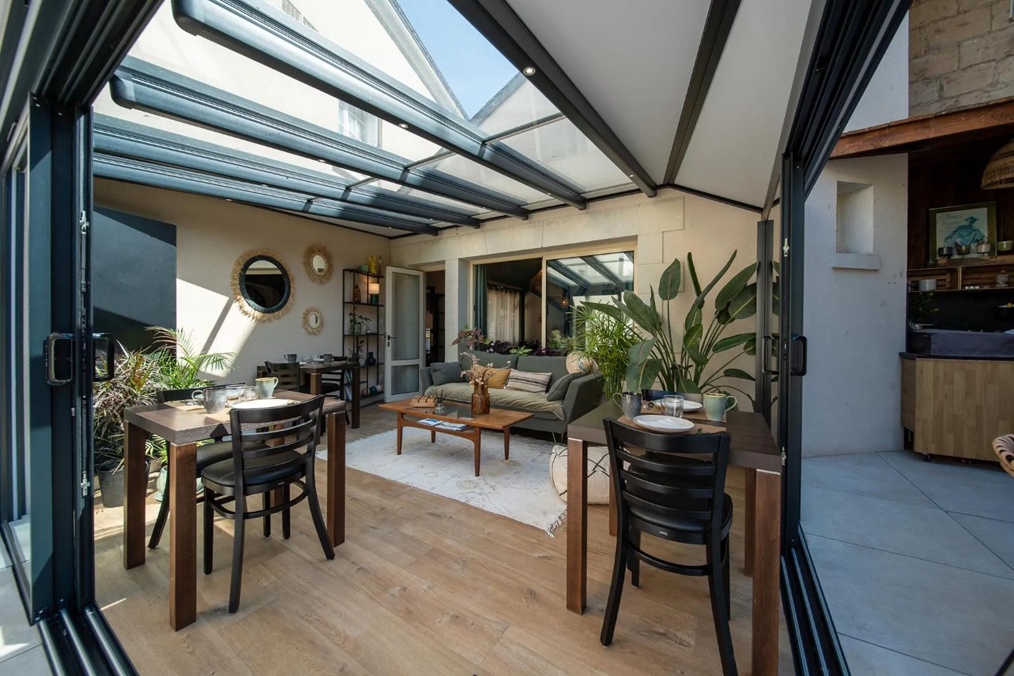 Patio in Hôtel Rive Sud