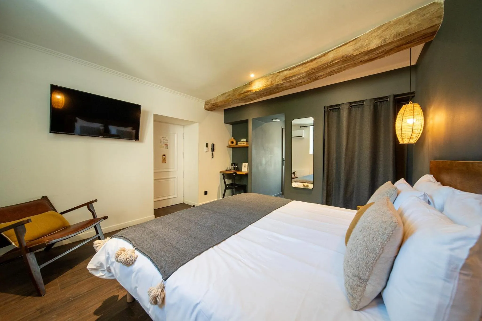 TV and multimedia, Bed in Hôtel Rive Sud