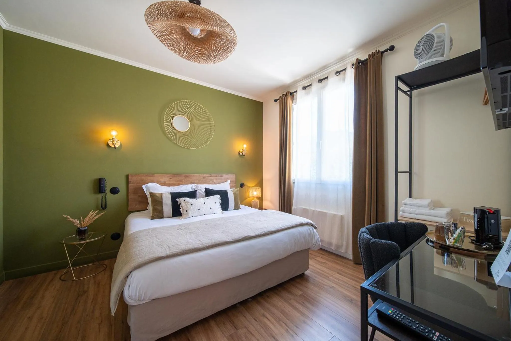 Photo of the whole room, Bed in Hôtel Rive Sud