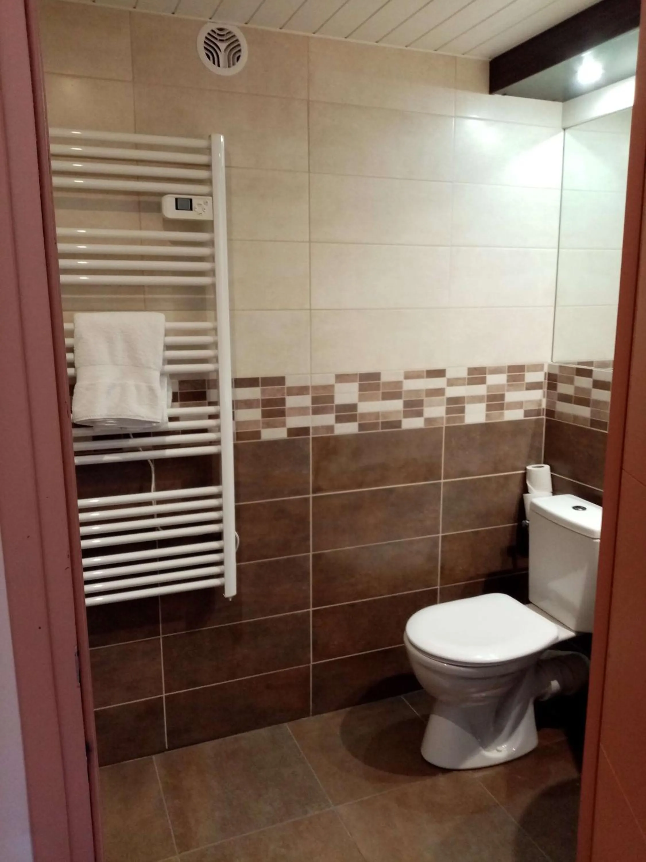 Bathroom in Brit Hotel St-Quentin/Nord