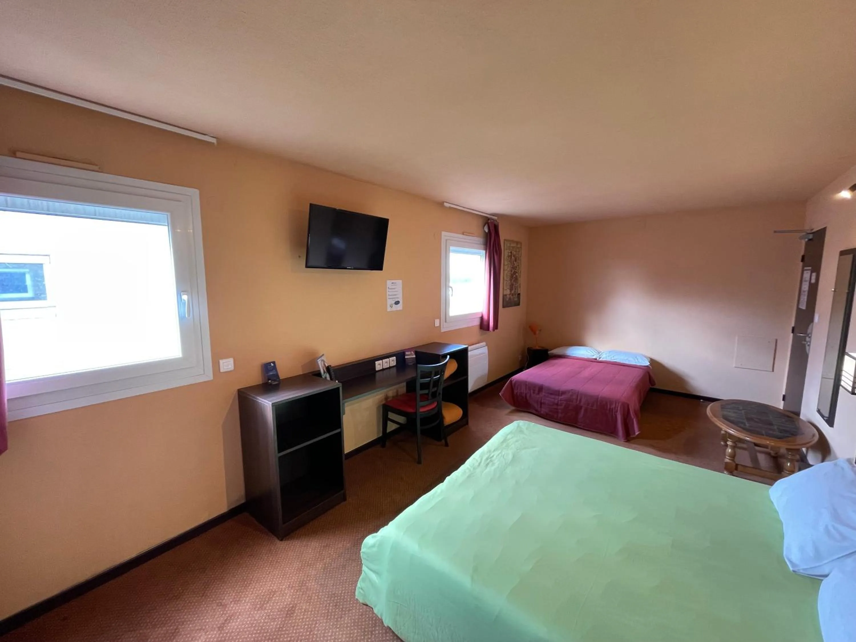 Bedroom, Bed in Brit Hotel St-Quentin/Nord