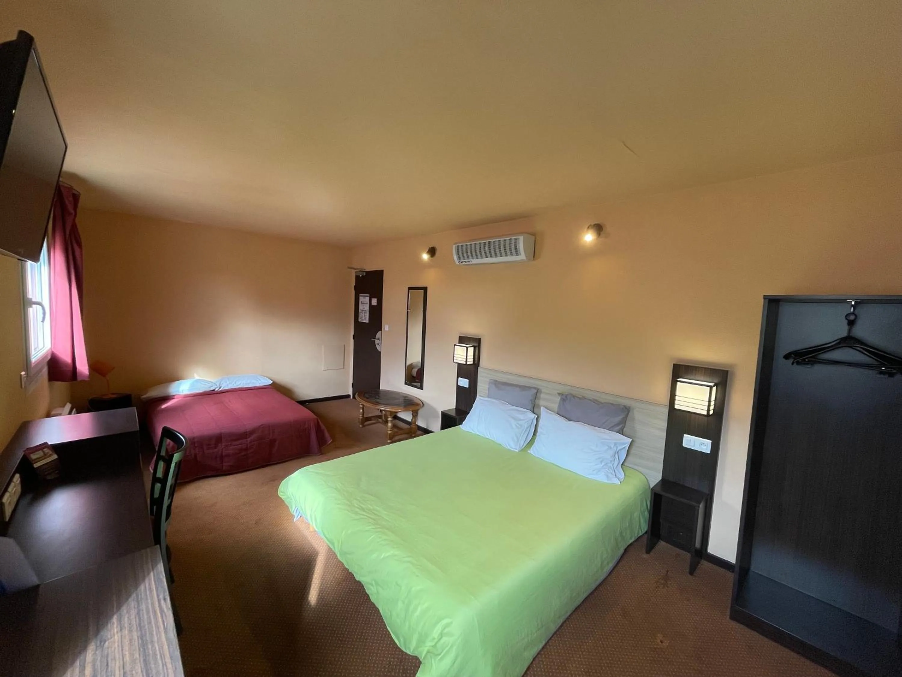 Bedroom, Bed in Brit Hotel St-Quentin/Nord