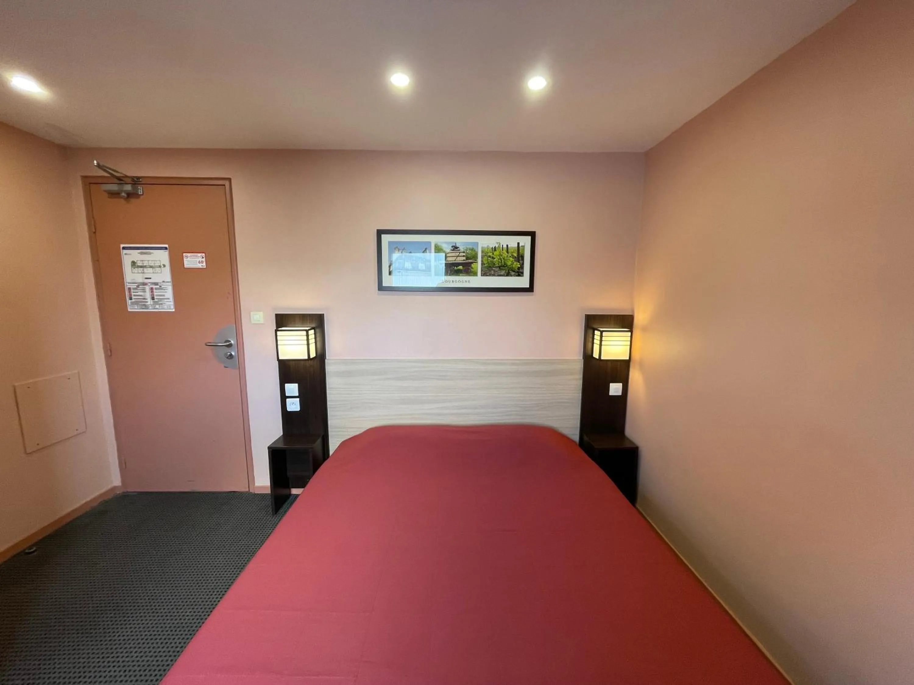 Bedroom, Bed in Brit Hotel St-Quentin/Nord