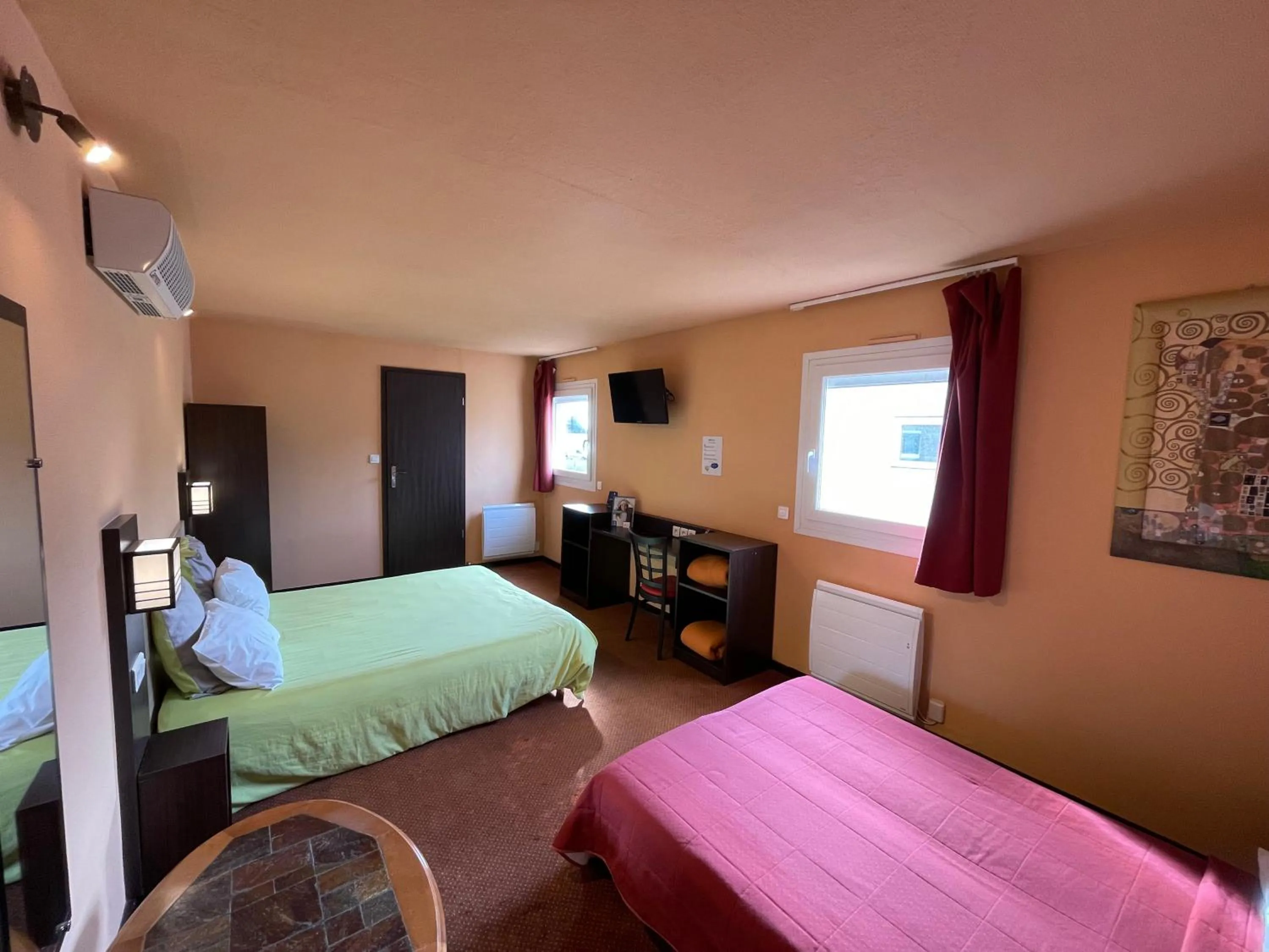 Bedroom, Bed in Brit Hotel St-Quentin/Nord