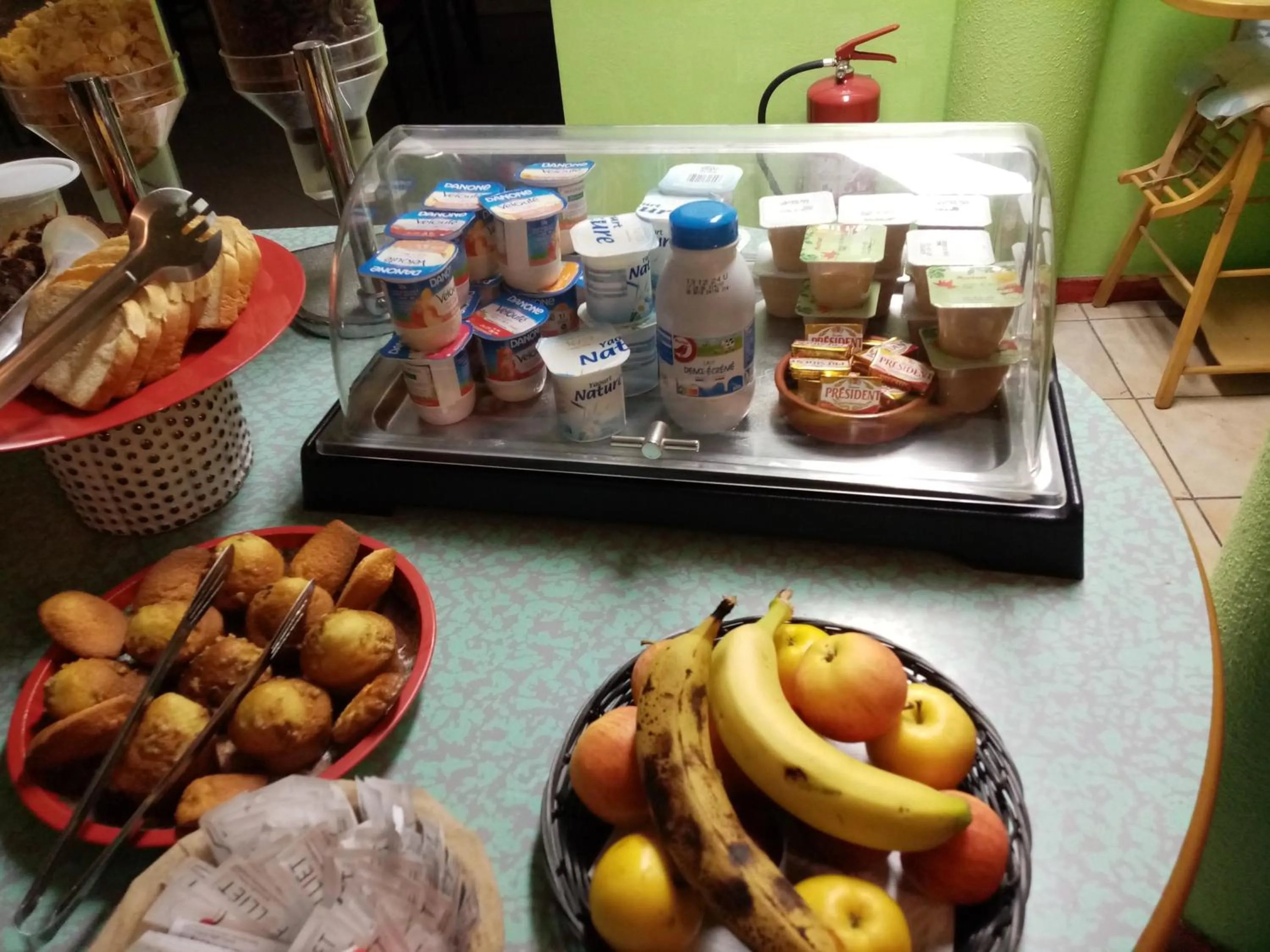 Breakfast in Brit Hotel St-Quentin/Nord